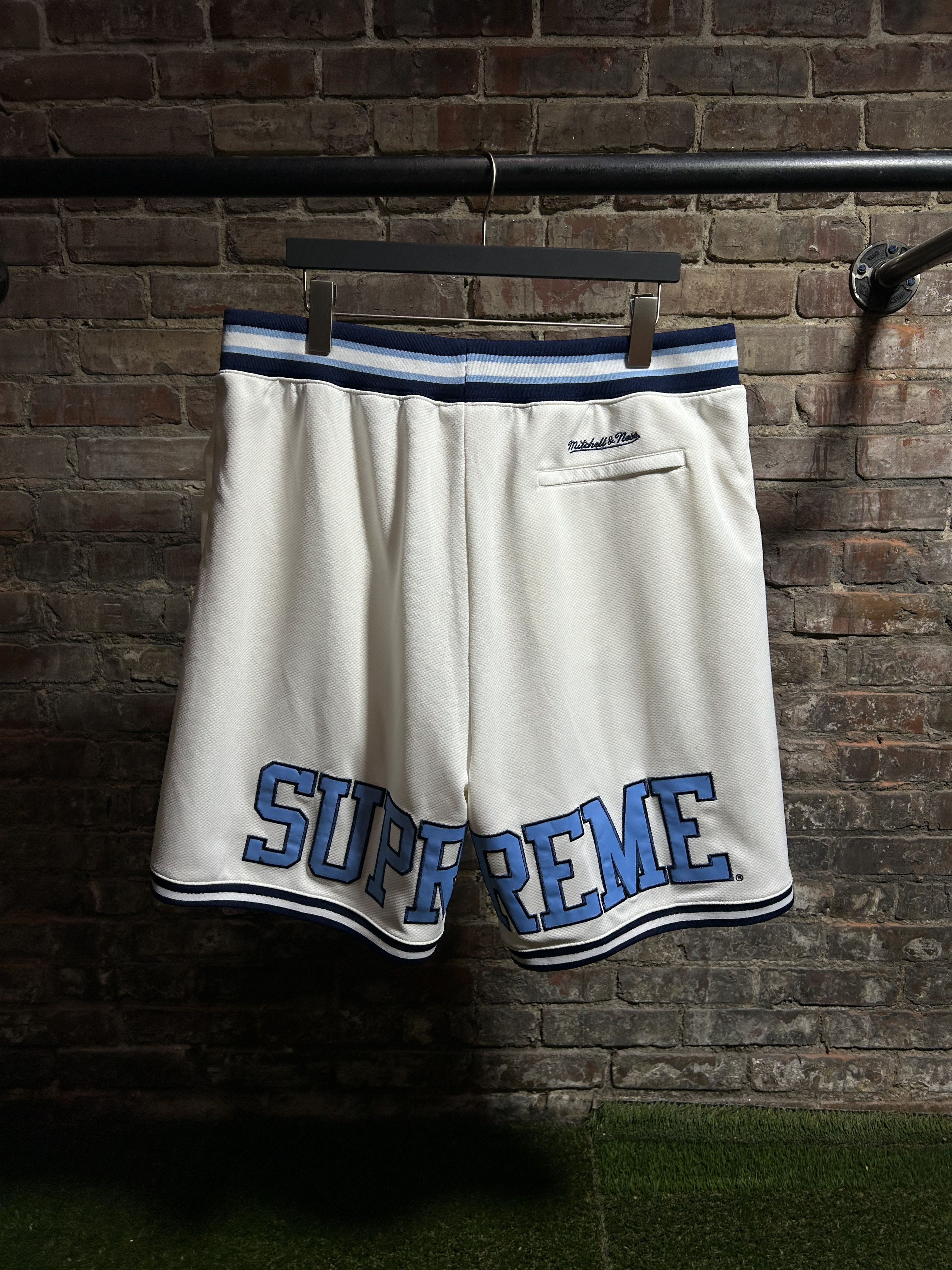 Mitchell & Ness × NCAA × Supreme Supreme x Mitchell & Ness UNC Basketball Shorts Size US 38 / EU 54 - 2 Thumbnail