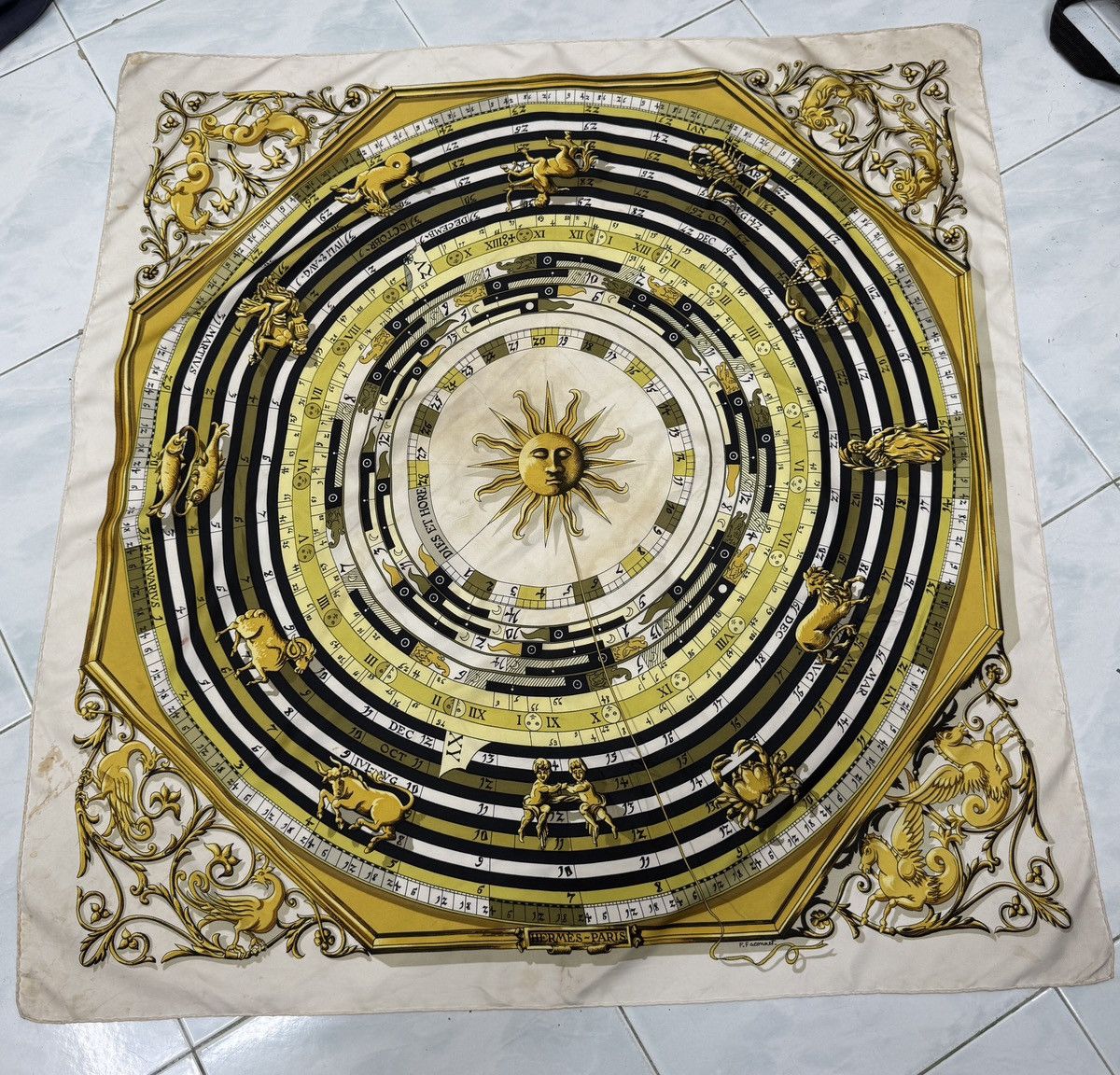 Hermes 🔥🔥🔥AUNTHENTIC VINTAGE HERMES DIES AT HORES SILK SCARF Size ONE SIZE - 1 Thumbnail