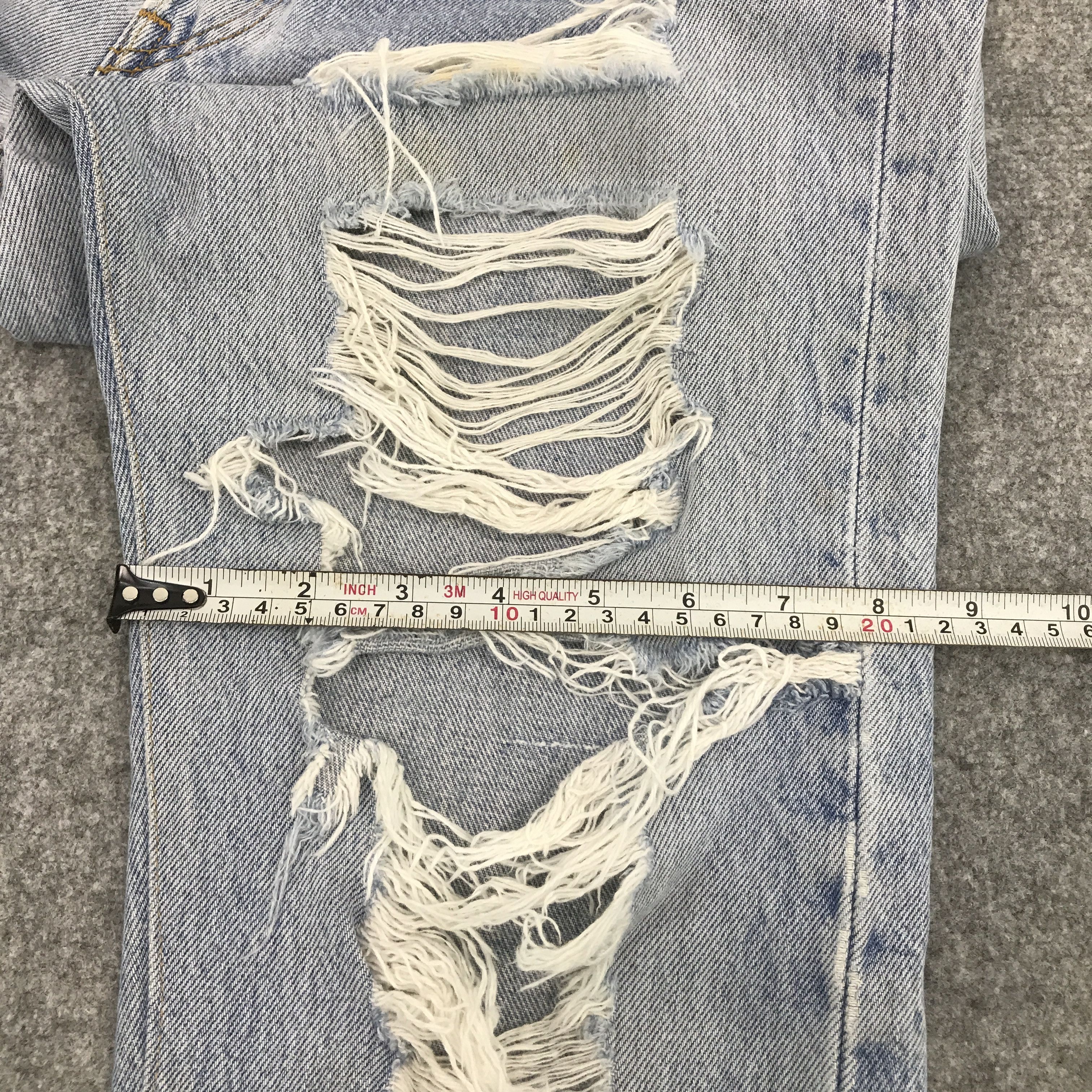 Levi's × Levi's Vintage Clothing Vtg Levi's 501 Ripped distressed Denim jeans pants Size US 31 - 13 Thumbnail