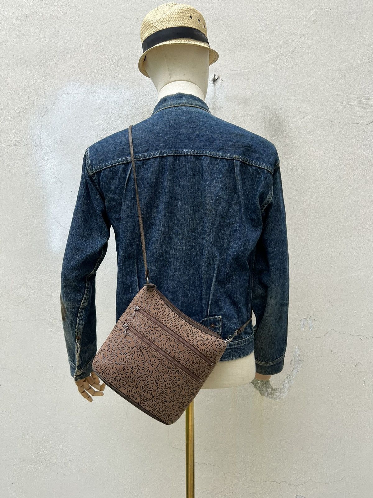 Leather Vintage INDENYA Japan Patina Leather Sling Bag Size ONE SIZE - 4 Thumbnail