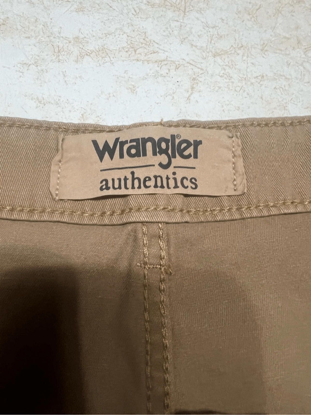Wrangler Wrangler Men’s Cargo khaki Shorts Sz 44/11 NWT Size US 44 / EU 60 - 3 Thumbnail