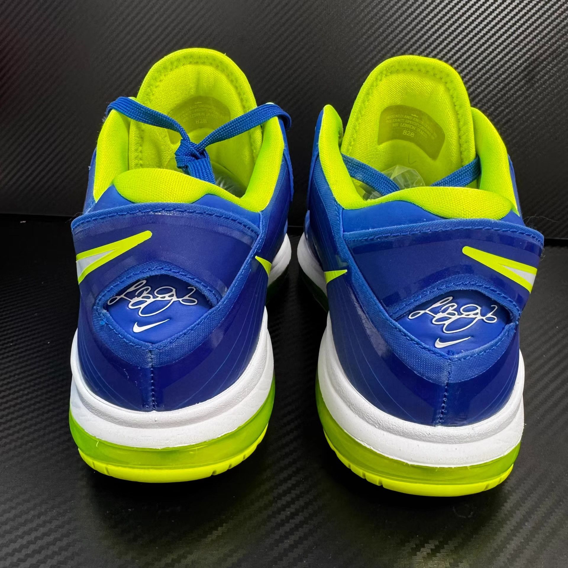 Nike Nike LeBron 8 V/2 Low Q10 Size US 9.5 / EU 42-43 - 2 Thumbnail