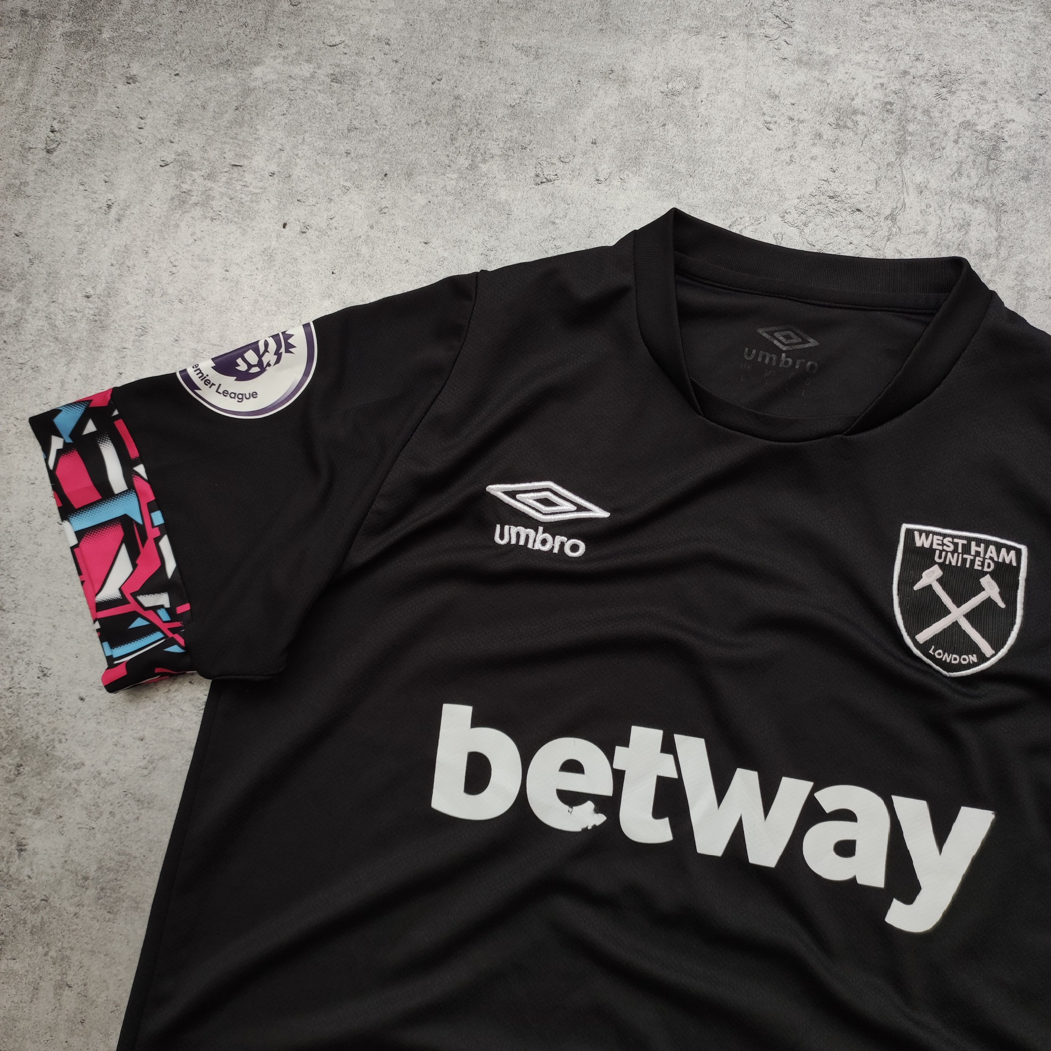 Vintage West Ham United 2022 Third Premier League Umbro Jersey Size US L / EU 52-54 / 3 - 4 Thumbnail