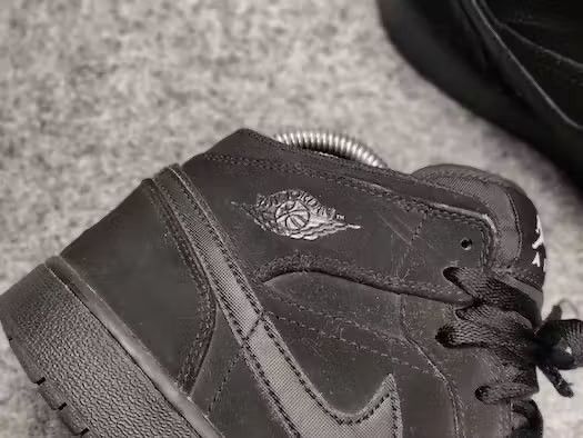 Nike 🔥 Nike Air Jordan 1 Mid GS Black Vintage Hi-Top Sneakers Size US 6.5 / EU 39-40 - 11 Thumbnail