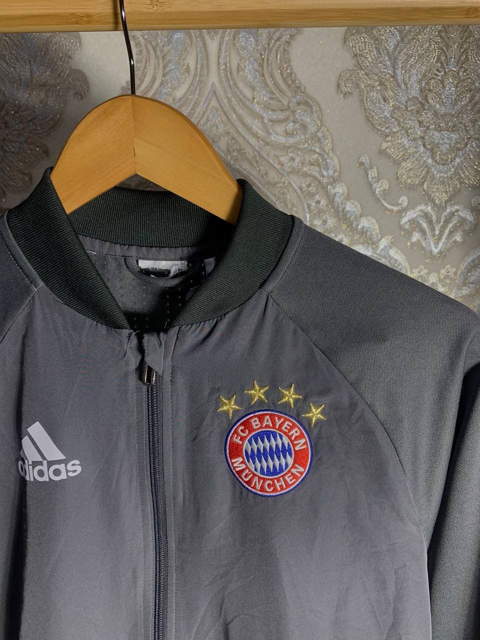 Adidas VERY RARE ADIDAS FC BAYERN MUNCHEN GERMANY SOCCER JACKET Y2K Size US XL / EU 56 / 4 - 3 Thumbnail