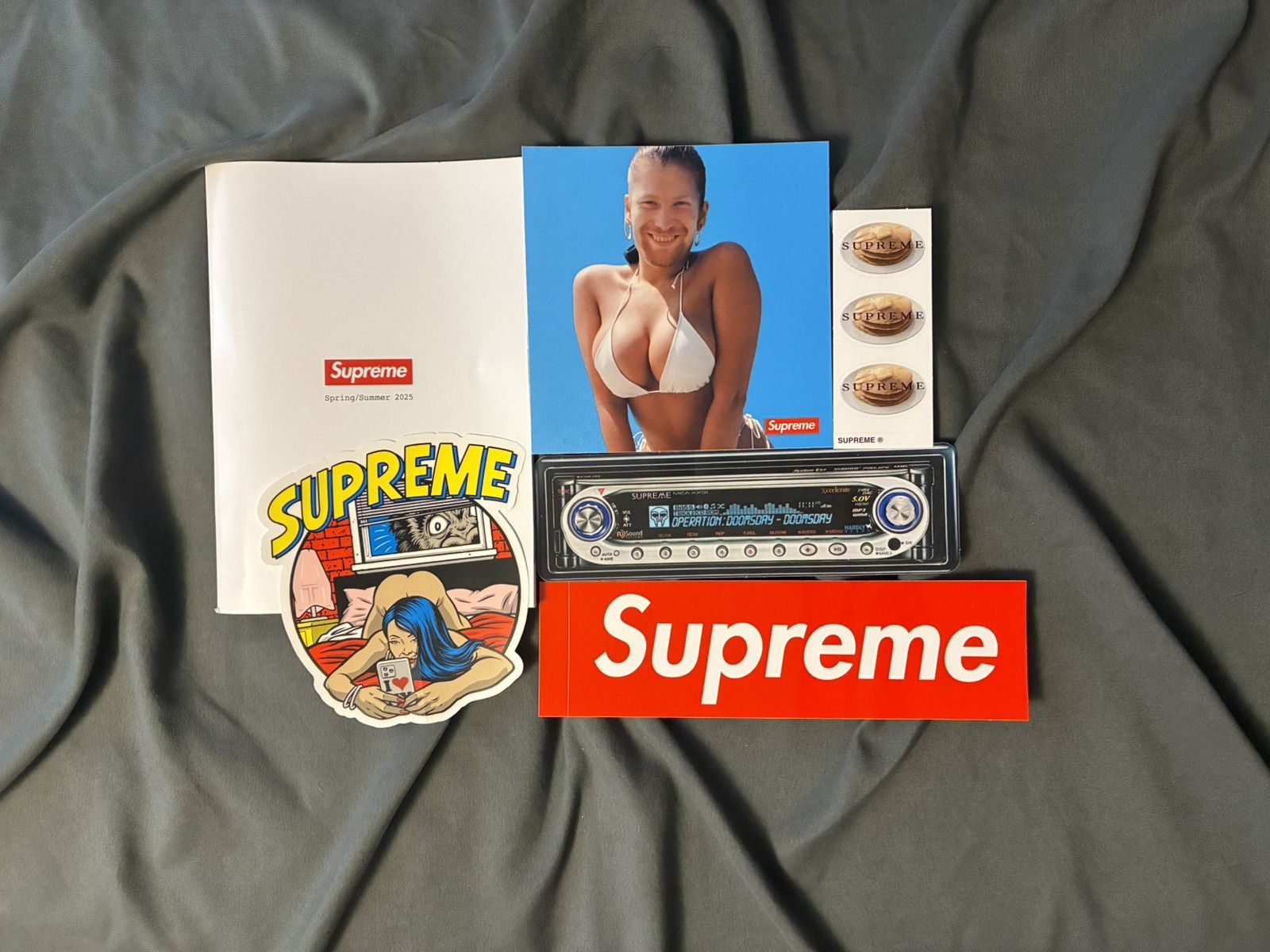 Supreme Supreme Stickers & Lookbook SS25 Size ONE SIZE - 1 Thumbnail