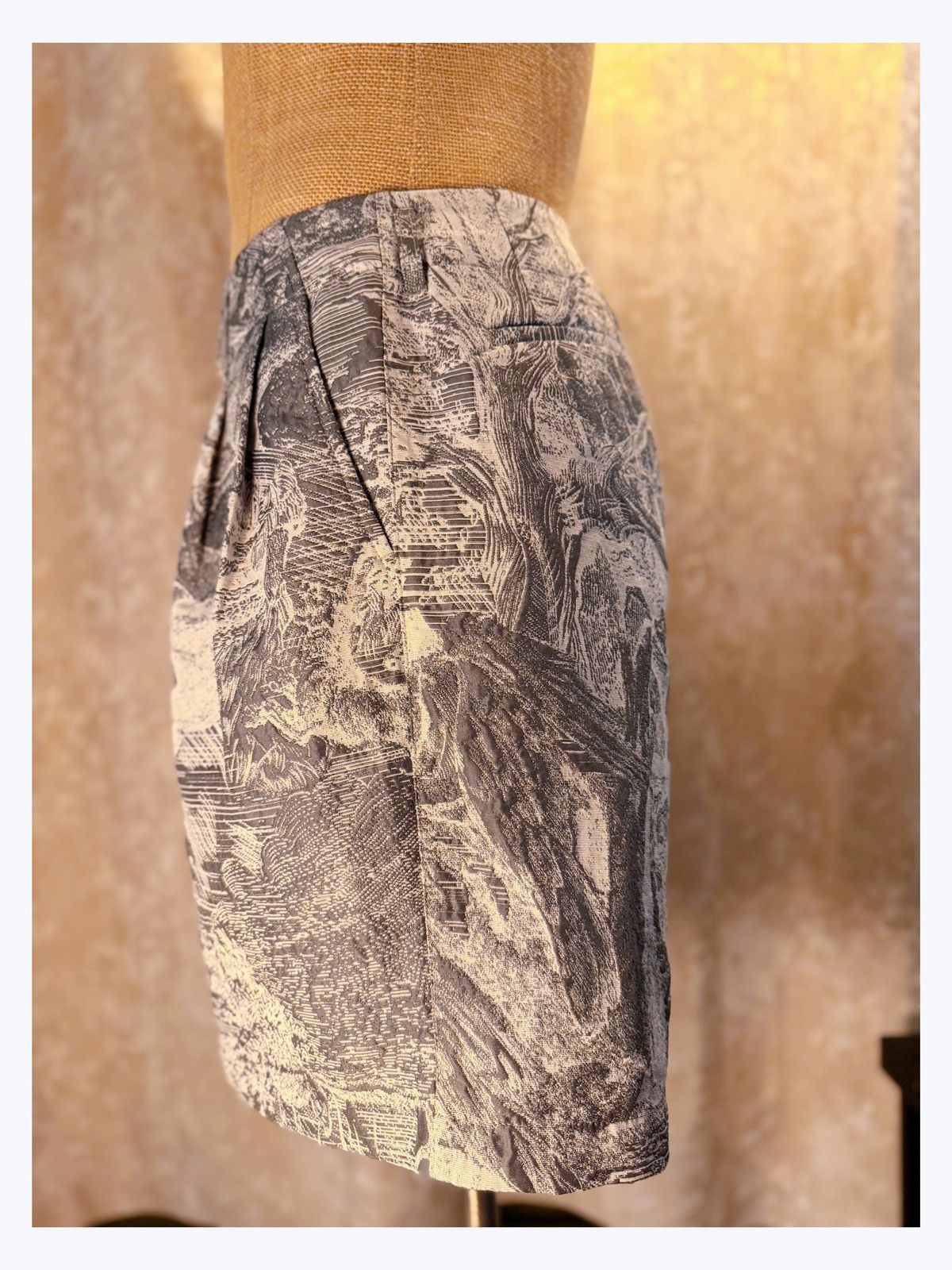 Other Art-Inspired Textured Shorts – Monochrome Print – unisex Size 29" - 4 Thumbnail