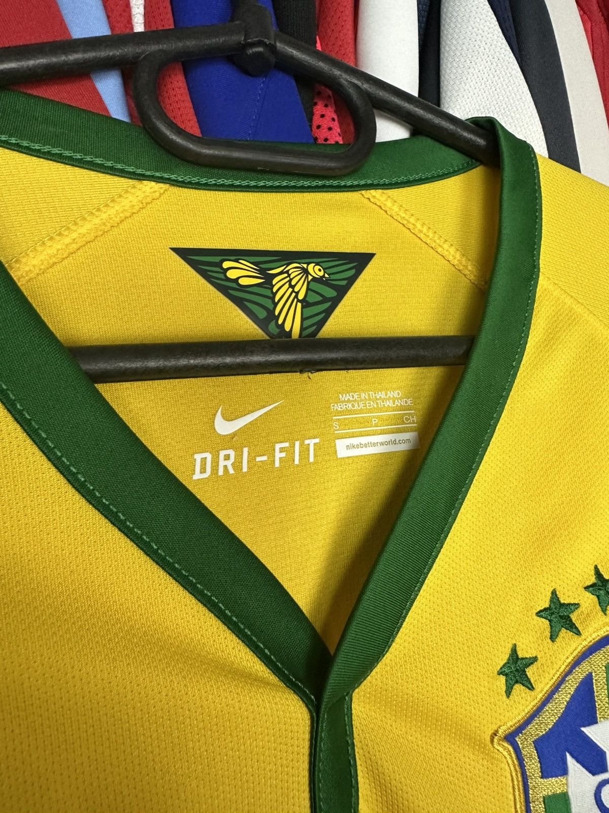 Nike NIKE BRASIL 2014 2015 HOME FOOTBALL SHIRT SOCCER JERSEY Size US S / EU 44-46 / 1 - 4 Thumbnail
