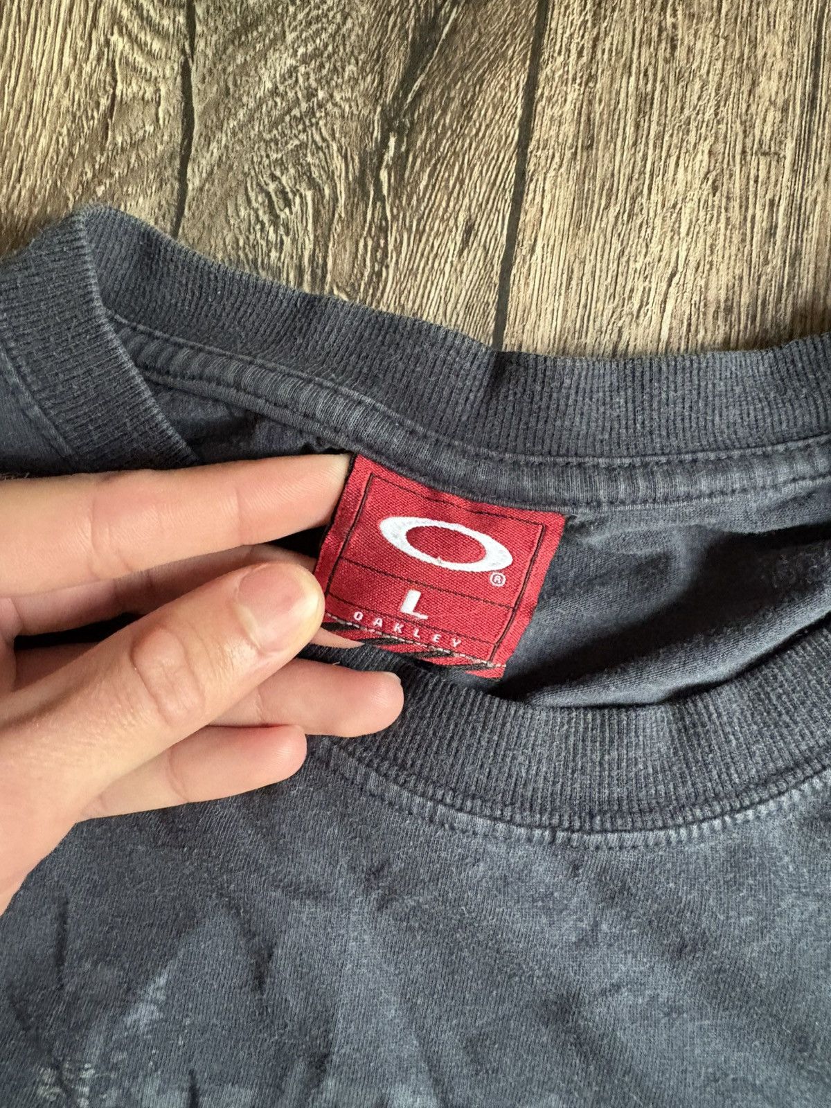Vintage Oakley Red Tag Faded T-Shirt Y2K Big Logo Skate