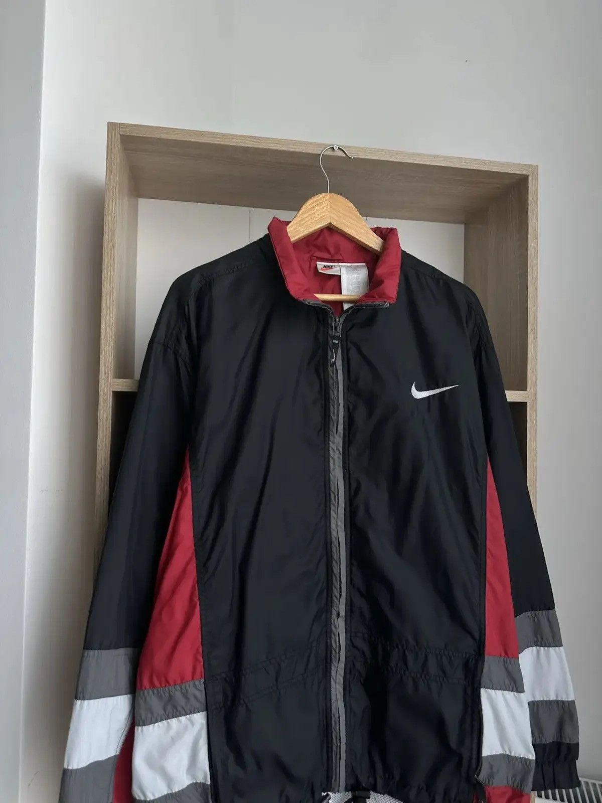 Nike Vintage Nike Black Big Logo Nylon Jacket Y2K Size US L / EU 52-54 / 3 - 3 Thumbnail