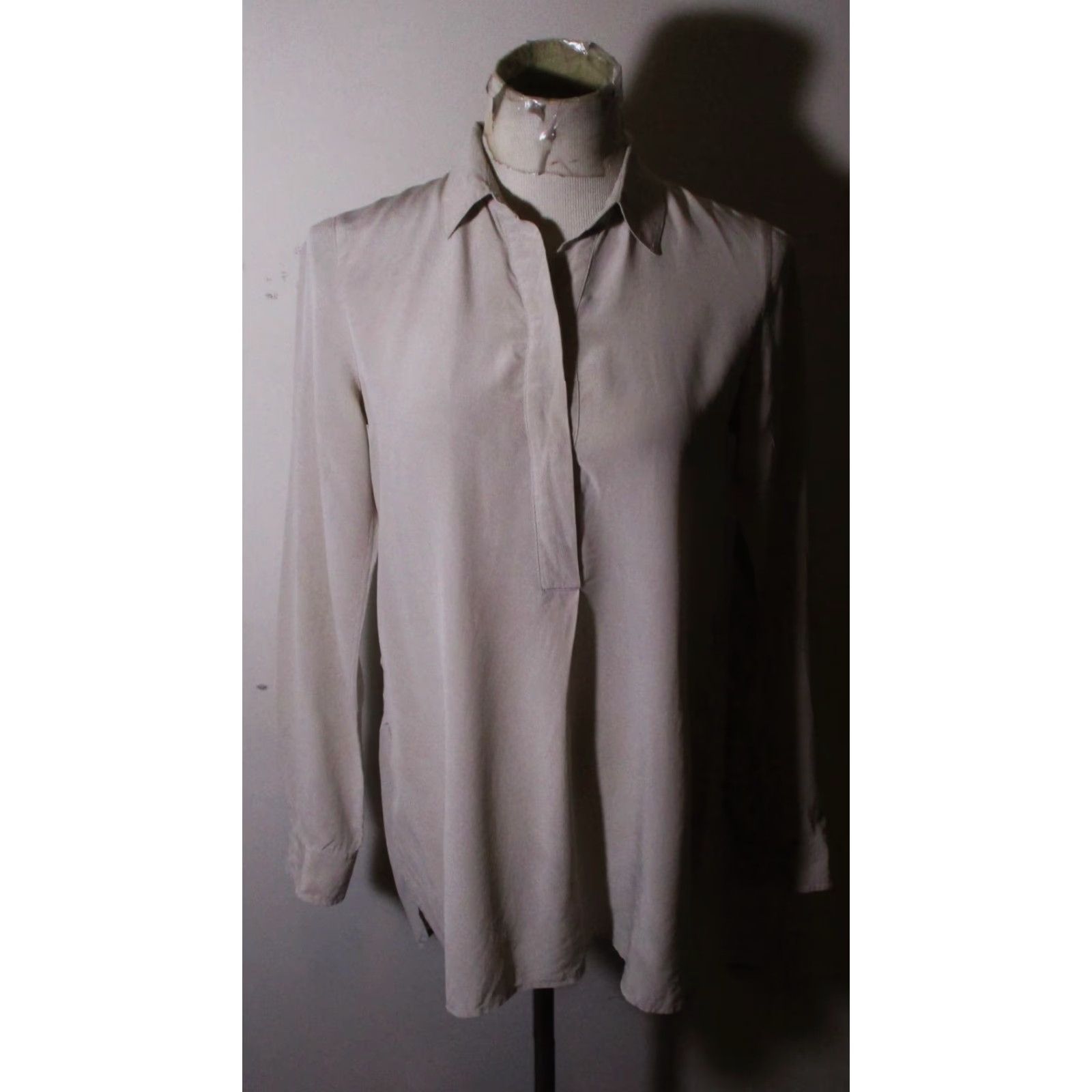 Vince Vince Blouse Shirt Women Taupe Tan 100% Silk Long Sleeve V-Neck Size 6 Vintage No Size M / US 6-8 / IT 42-44 - 2 Thumbnail