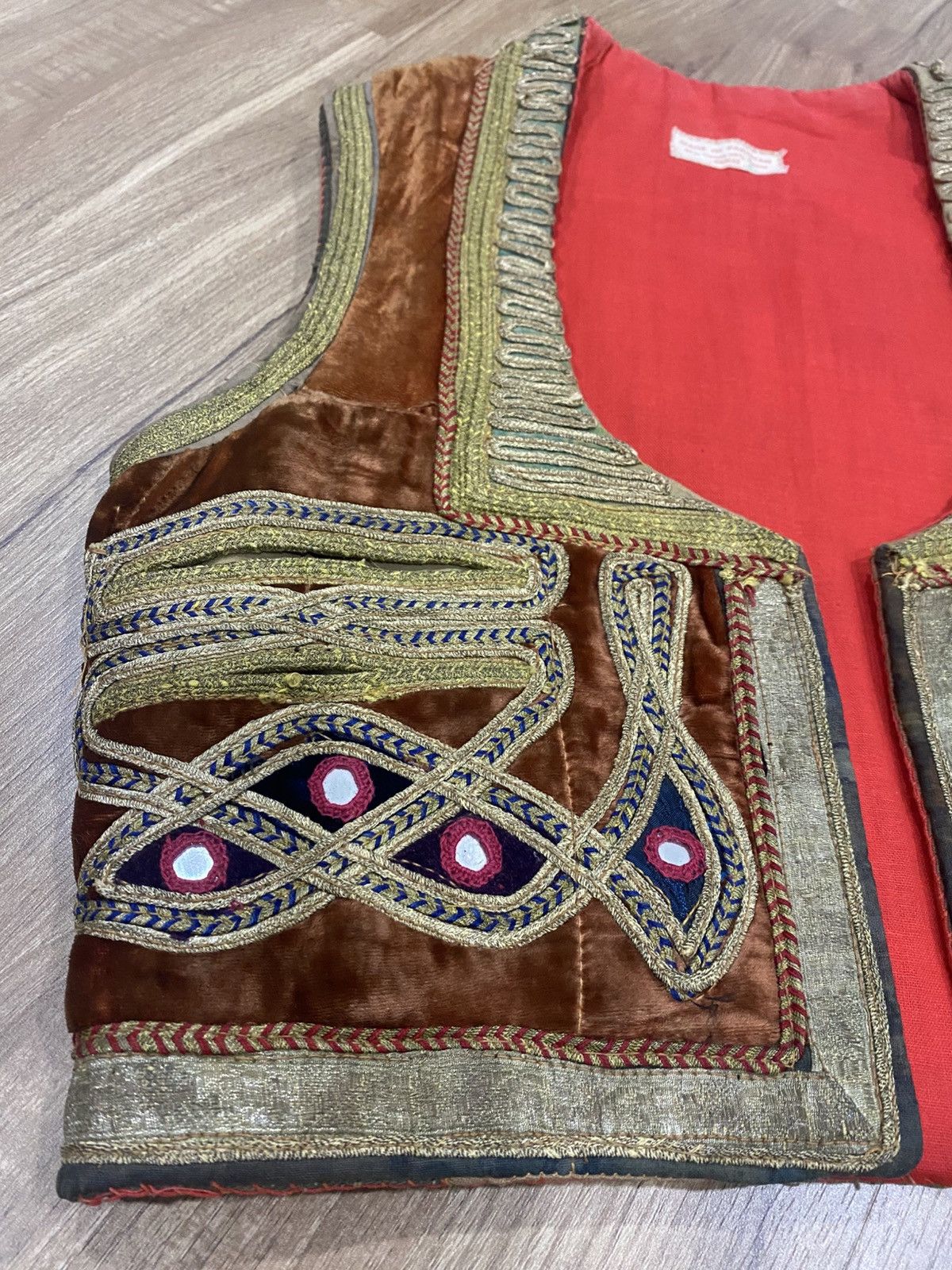 Vintage Vintage Afghan Vest Velvet Metallic Thread Embroidered Size US S / EU 44-46 / 1 - 2 Thumbnail