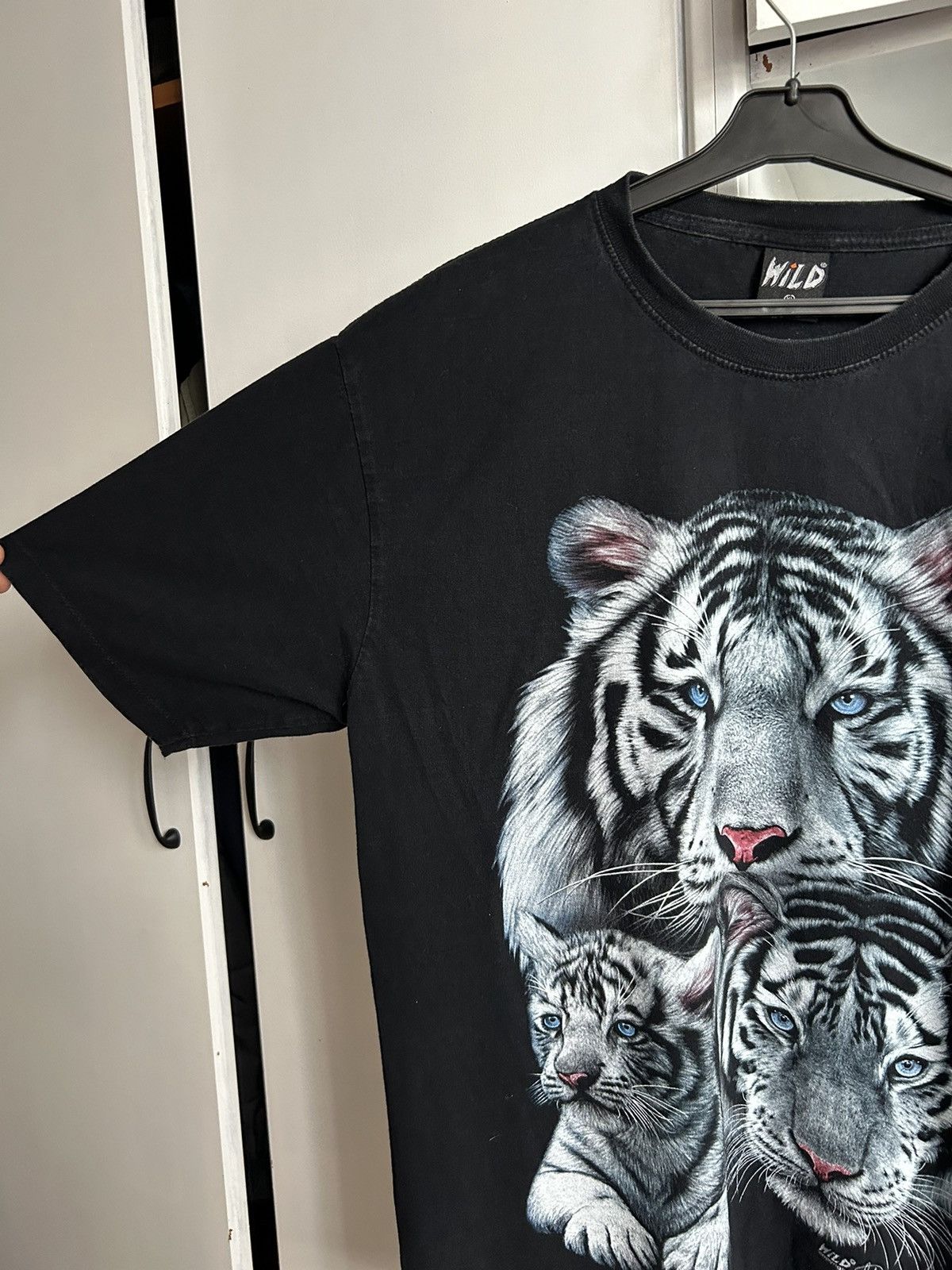 Vintage Vintage T-shirt Wild with White Siberian Tiger Size US L / EU 52-54 / 3 - 5 Thumbnail