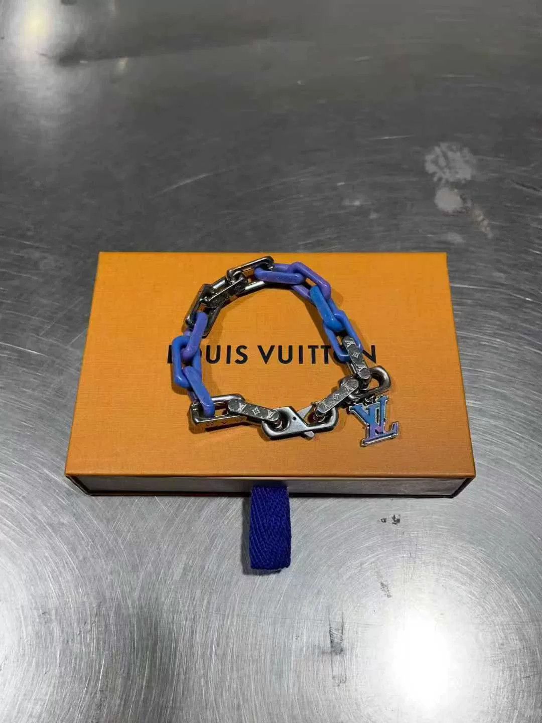 Louis Vuitton louis vuitton blue silver monogram bracelet Size ONE SIZE - 1 Thumbnail