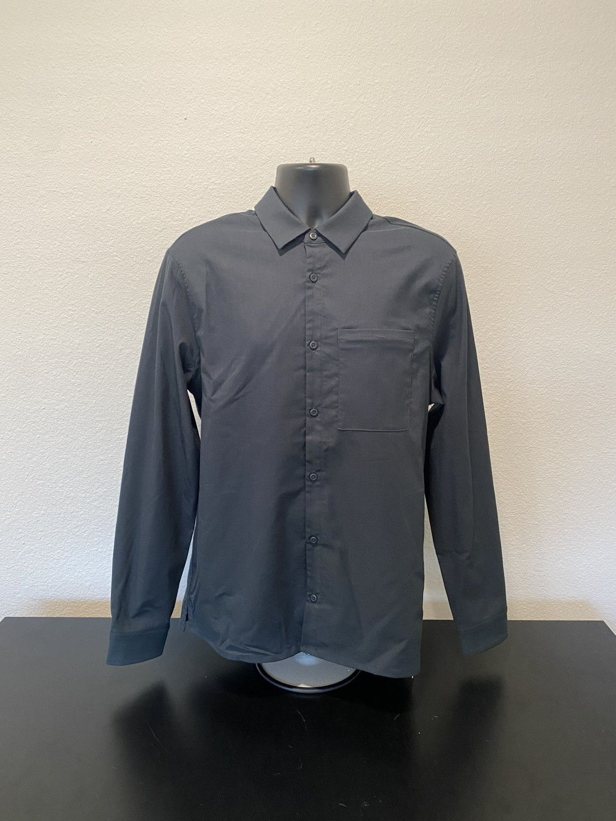 Lululemon Lululemon button down formal shirt Size US L / EU 52-54 / 3 - 1 Thumbnail