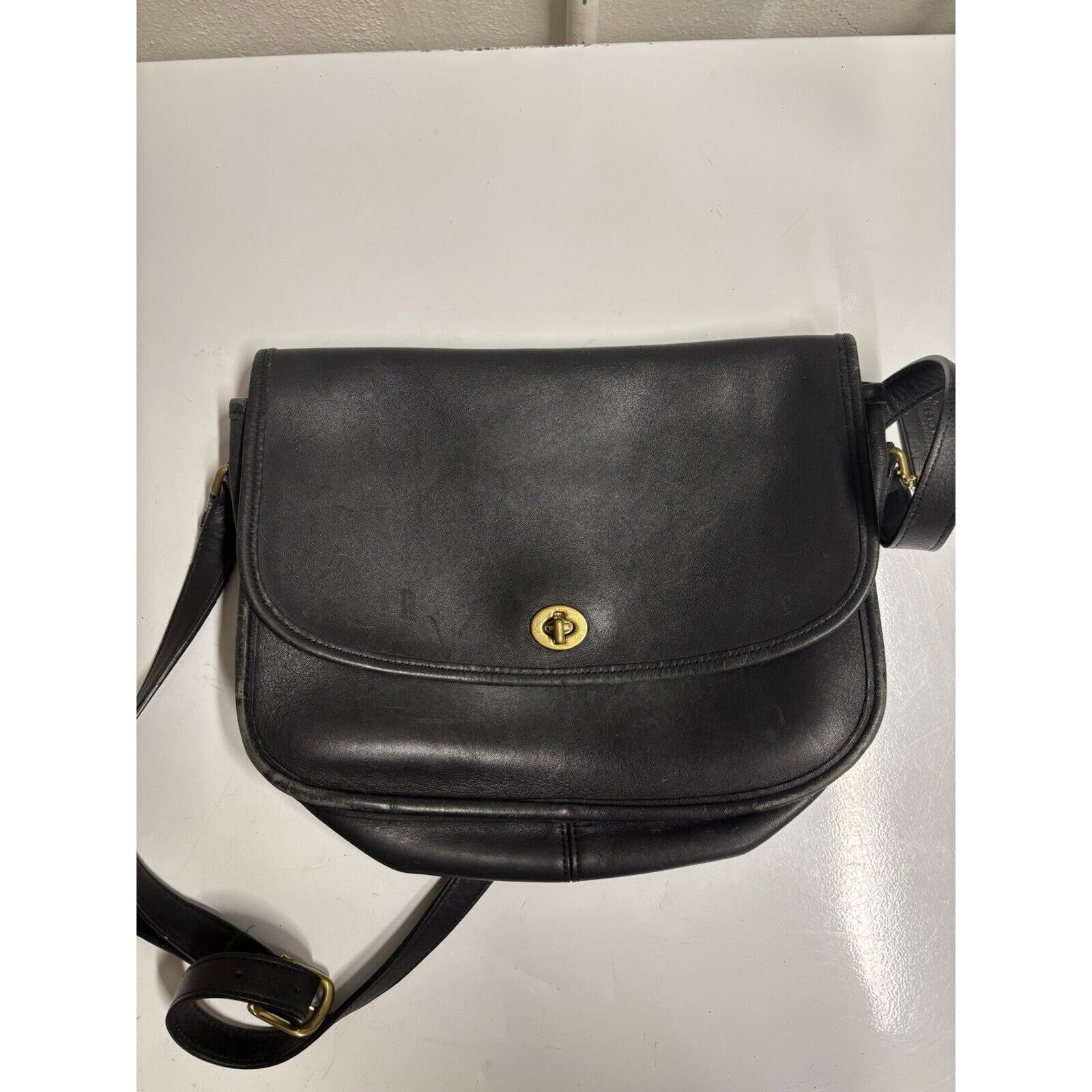 Coach VTG Coach City Bag Black Leather Shoulder turnlock 9790 