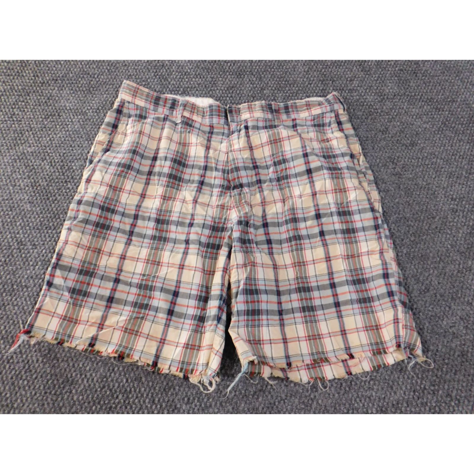 Abercrombie & Fitch Abercrombie & Fitch Shorts Mens 34 Beige Plaid Flat Front Zip Regular Chino Logo Pockets Vintage No Gender Mens Size US 34 / EU 50 - 2 Thumbnail
