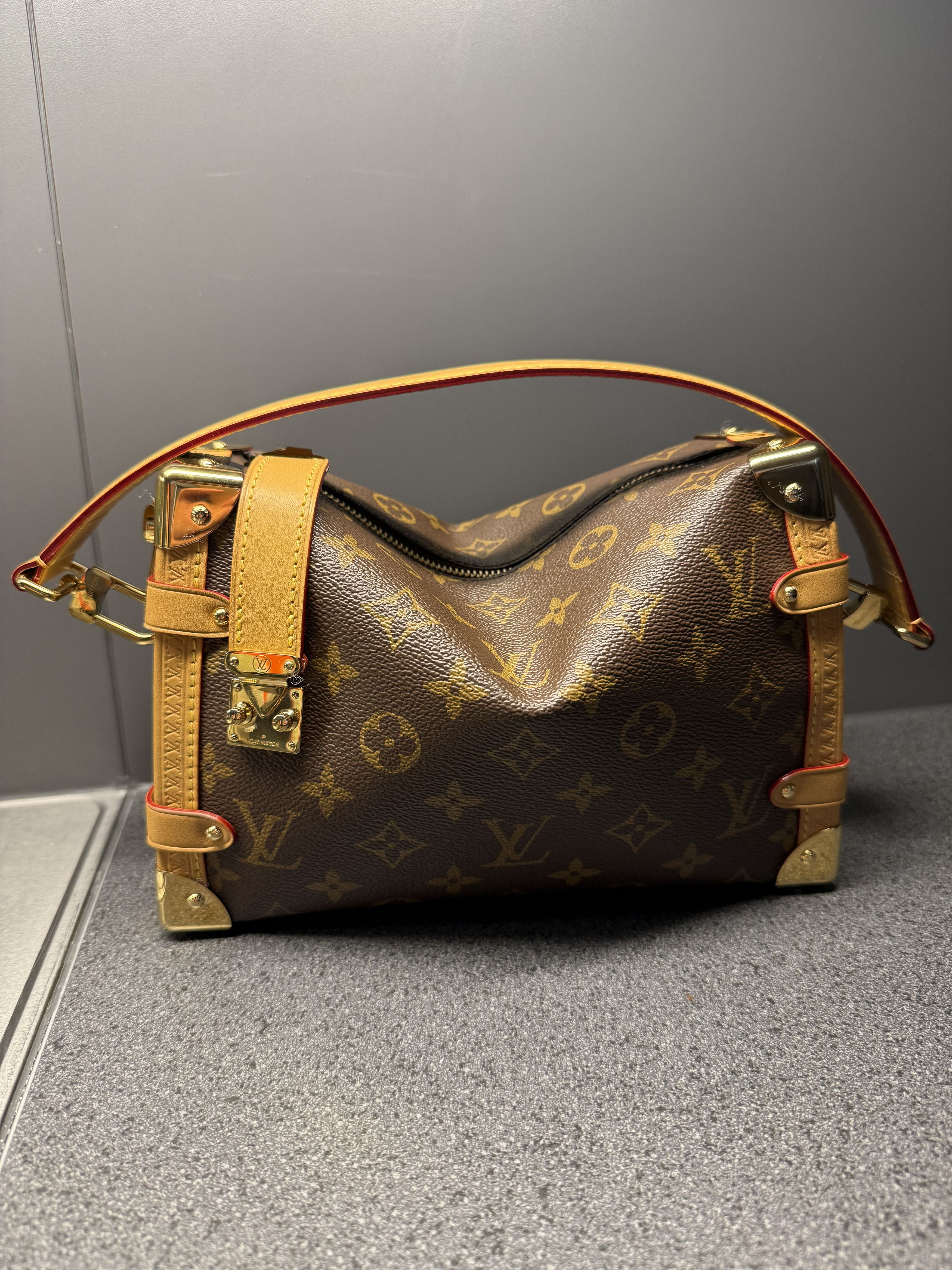 Louis Vuitton Louis Vuitton Side Trunk MM Monogram Brown Shoulder Bag Size ONE SIZE - 1 Thumbnail