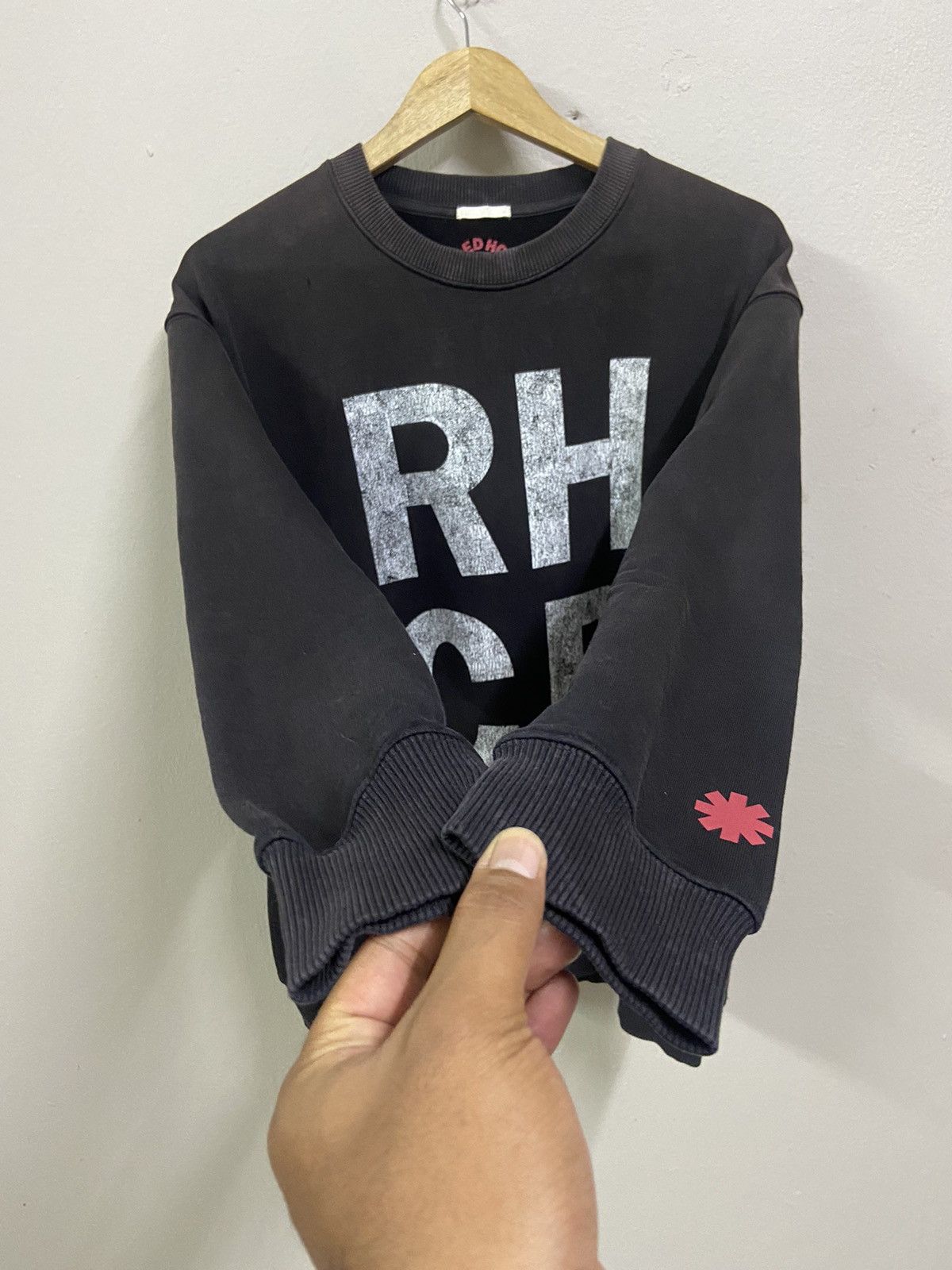 Band Tees × GU × Japanese Brand Red hot chili paper sweatshirts Size US L / EU 52-54 / 3 - 5 Thumbnail
