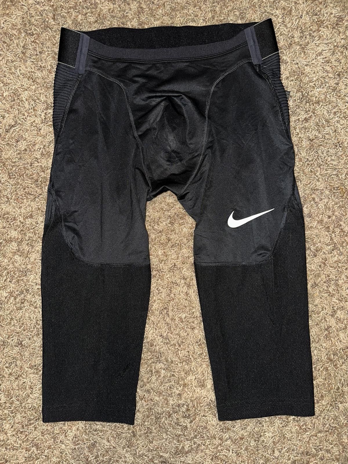 Nike Nike Pro AeroAdapt 3/4 Black Leggings Size US 32 / EU 48 - 1 Thumbnail