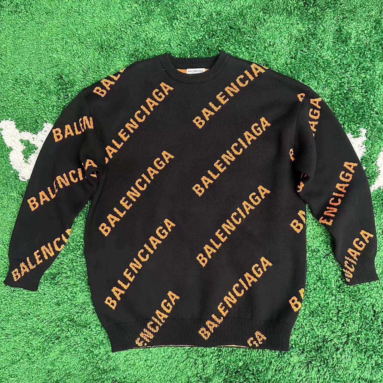 Balenciaga Balenciaga Logo Full Letter Barrage Sweater Men Size XL / US 12-14 / IT 48-50 - 1 Thumbnail