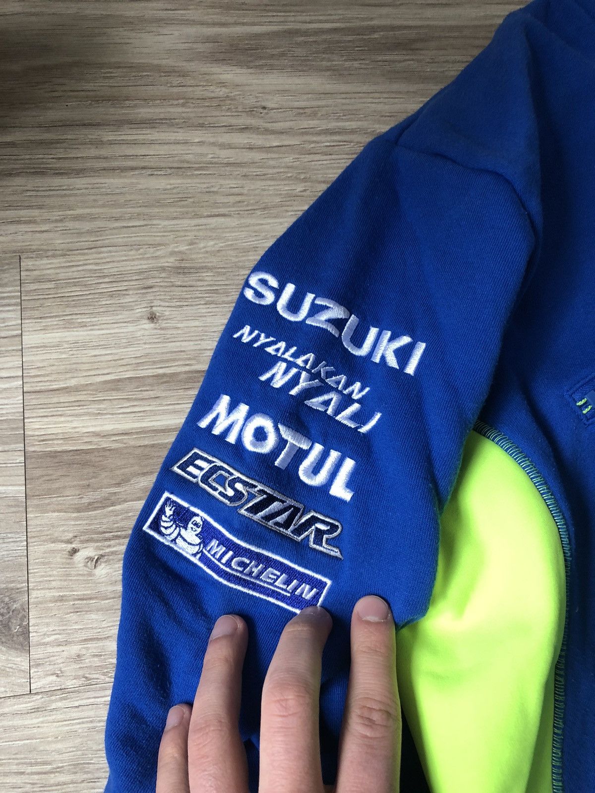 Vintage Vintage Y2K Suzuki Racing Moto Zip Hoodie Size US M / EU 48-50 / 2 - 3 Thumbnail