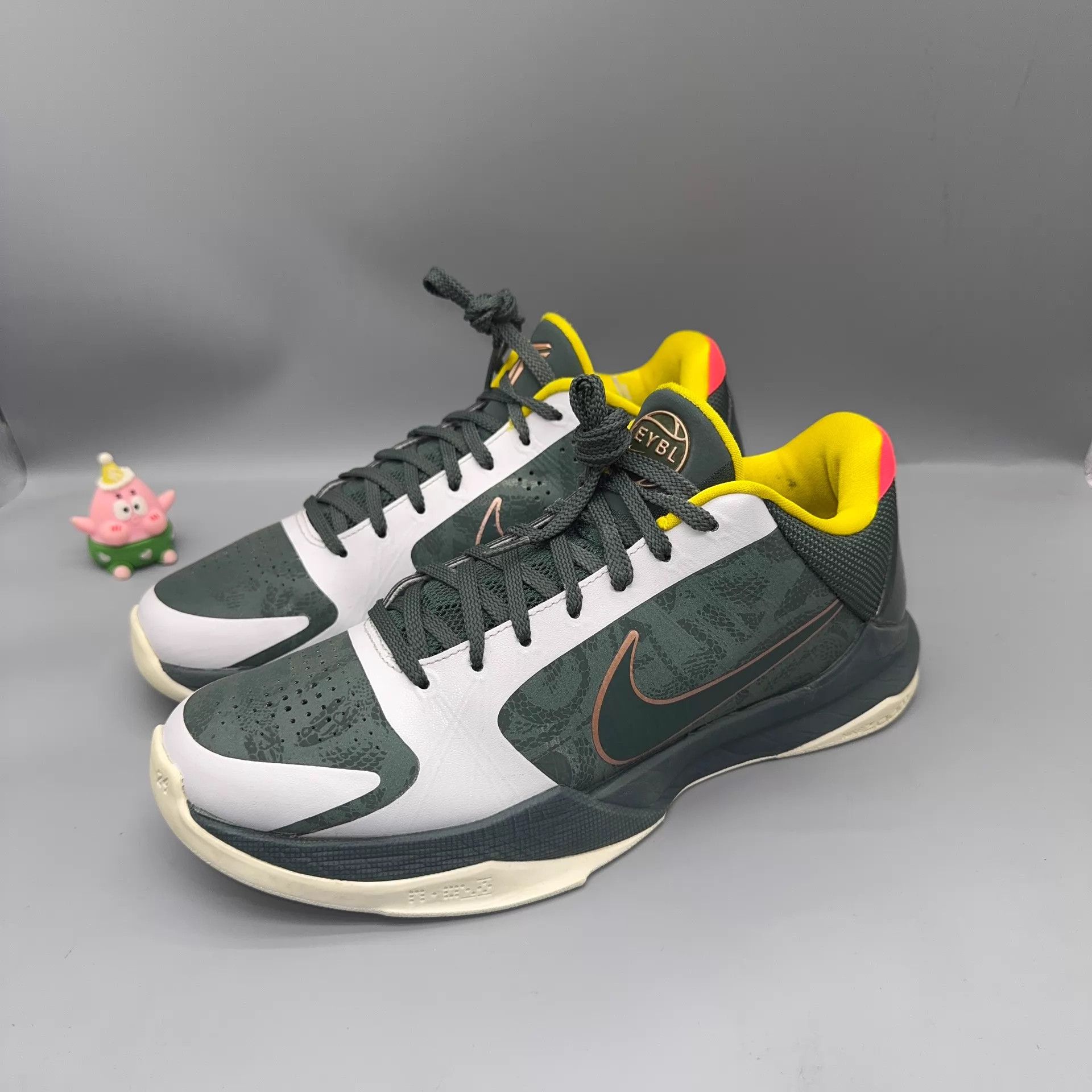 Nike Nike Kobe 5 Gray Green Size 42 Size US 8.5 / EU 41-42 - 1 Thumbnail