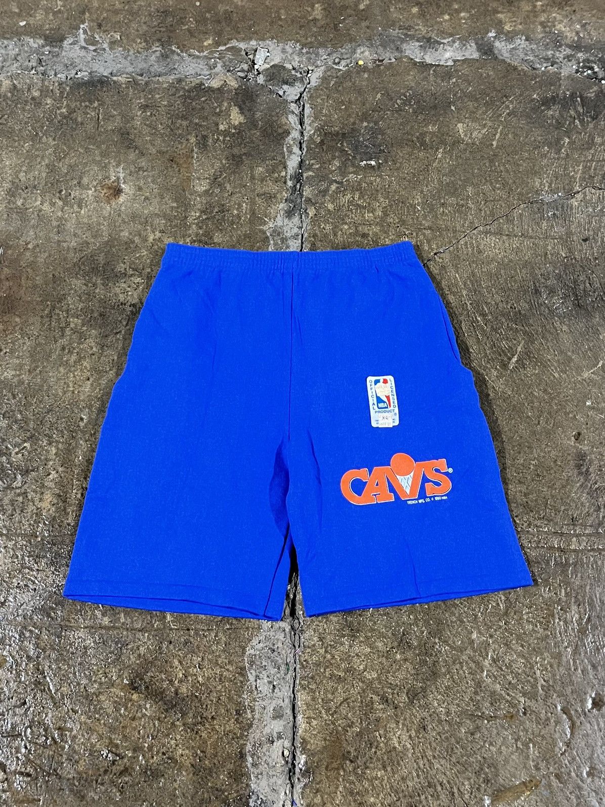 NBA × Vintage Crazy Vintage 90s Cleveland Cavaliers NBA Essential Shorts Size US 30 / EU 46 - 1 Thumbnail