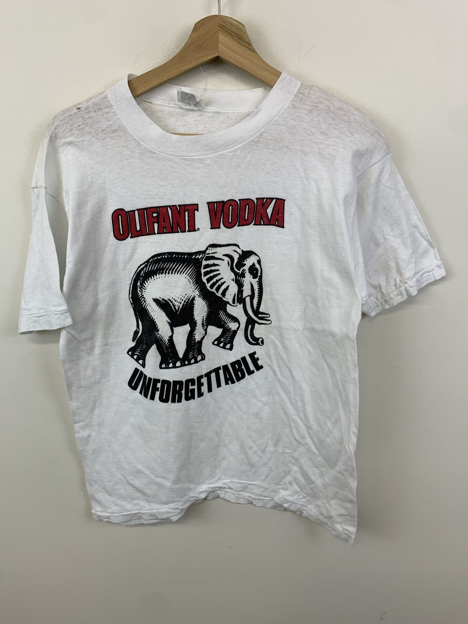 Vintage 1980s Olifant Vodka Unforgettable Single Stitch Liquor Tee Size L