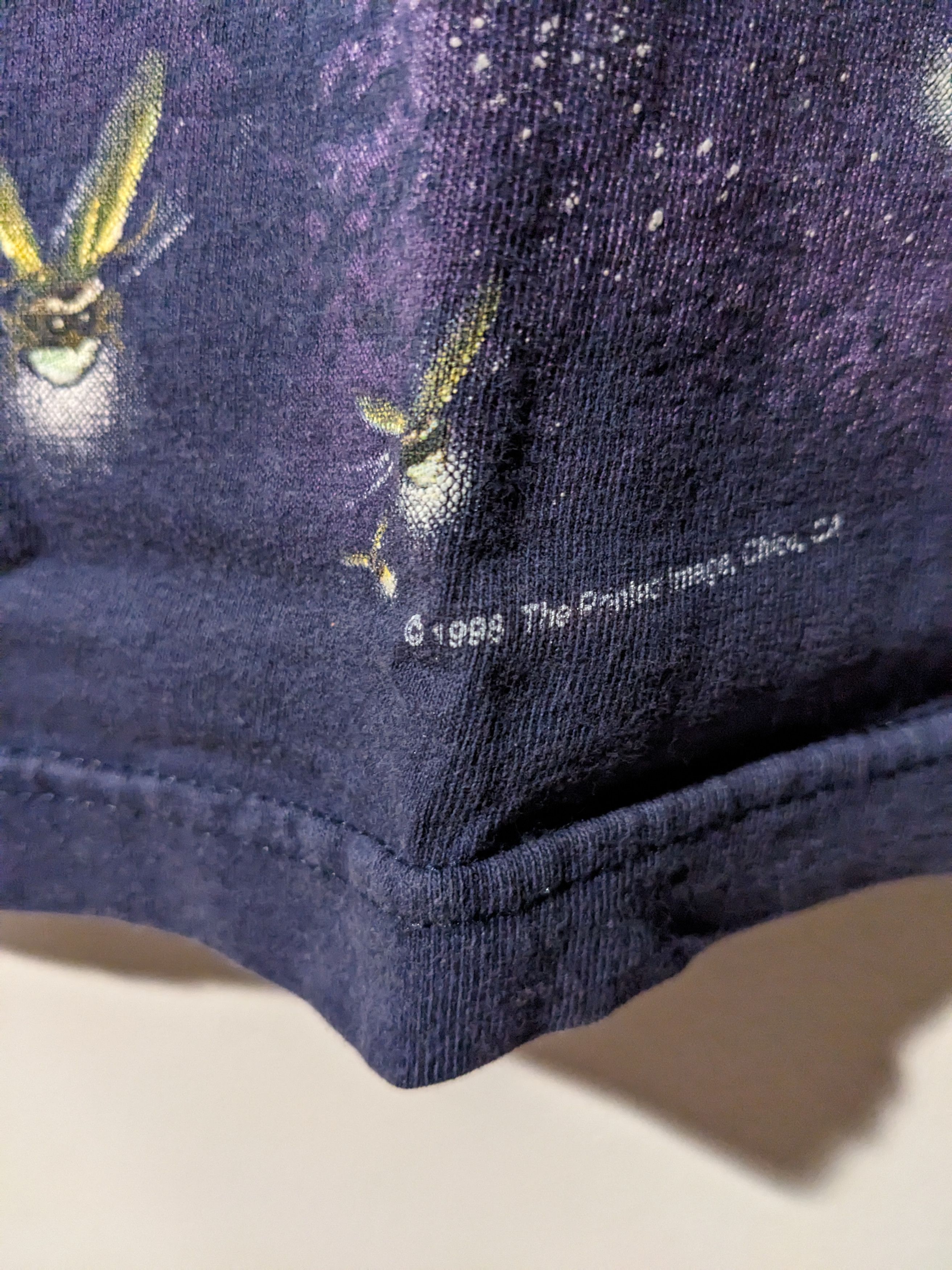 Vintage Vintage 1998 Fire Flies Bugs Animal Glow in the Dark T-Shirt Size US M / EU 48-50 / 2 - 3 Thumbnail