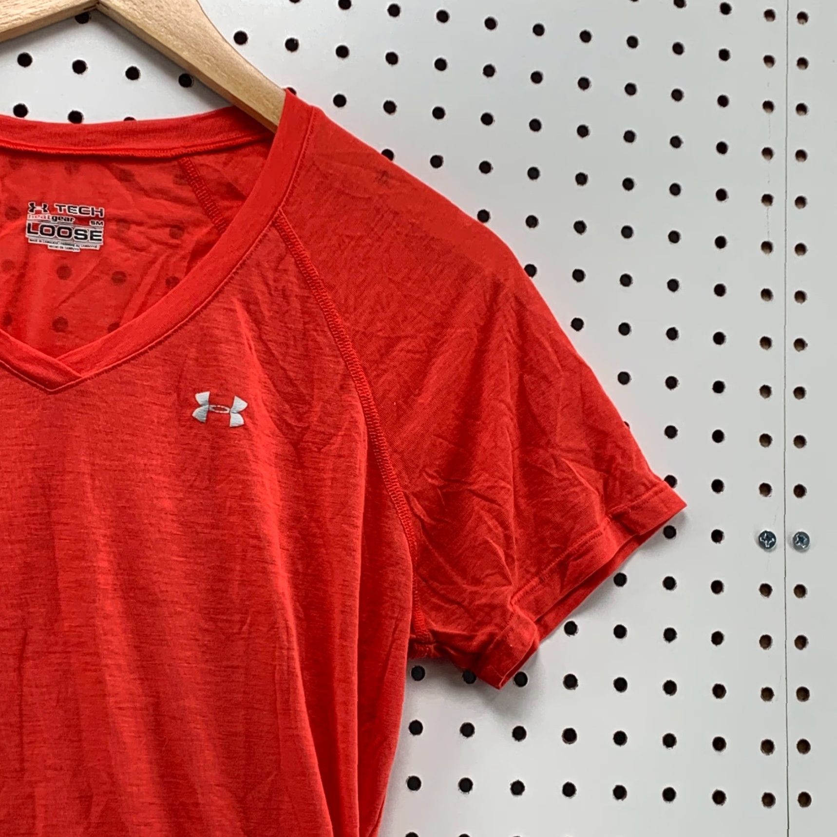 Under Armour Under Armour HeatGear Orange V-Neck T-Shirt Women Small Short Sleeve Activewear Size S / US 4 / IT 40 - 2 Thumbnail