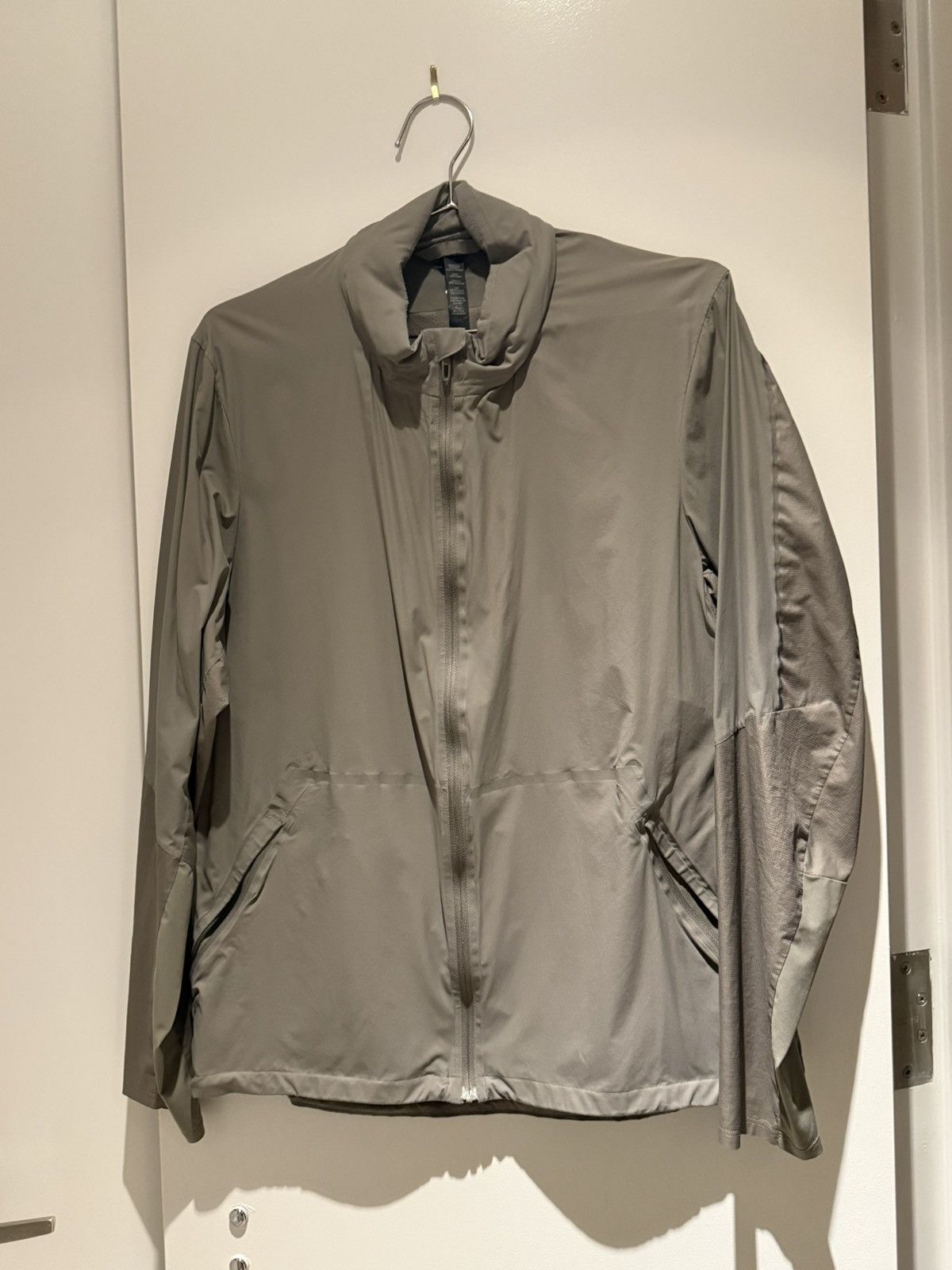 Lululemon Lululemon Light Running Jacket Size US S / EU 44-46 / 1 - 1 Thumbnail