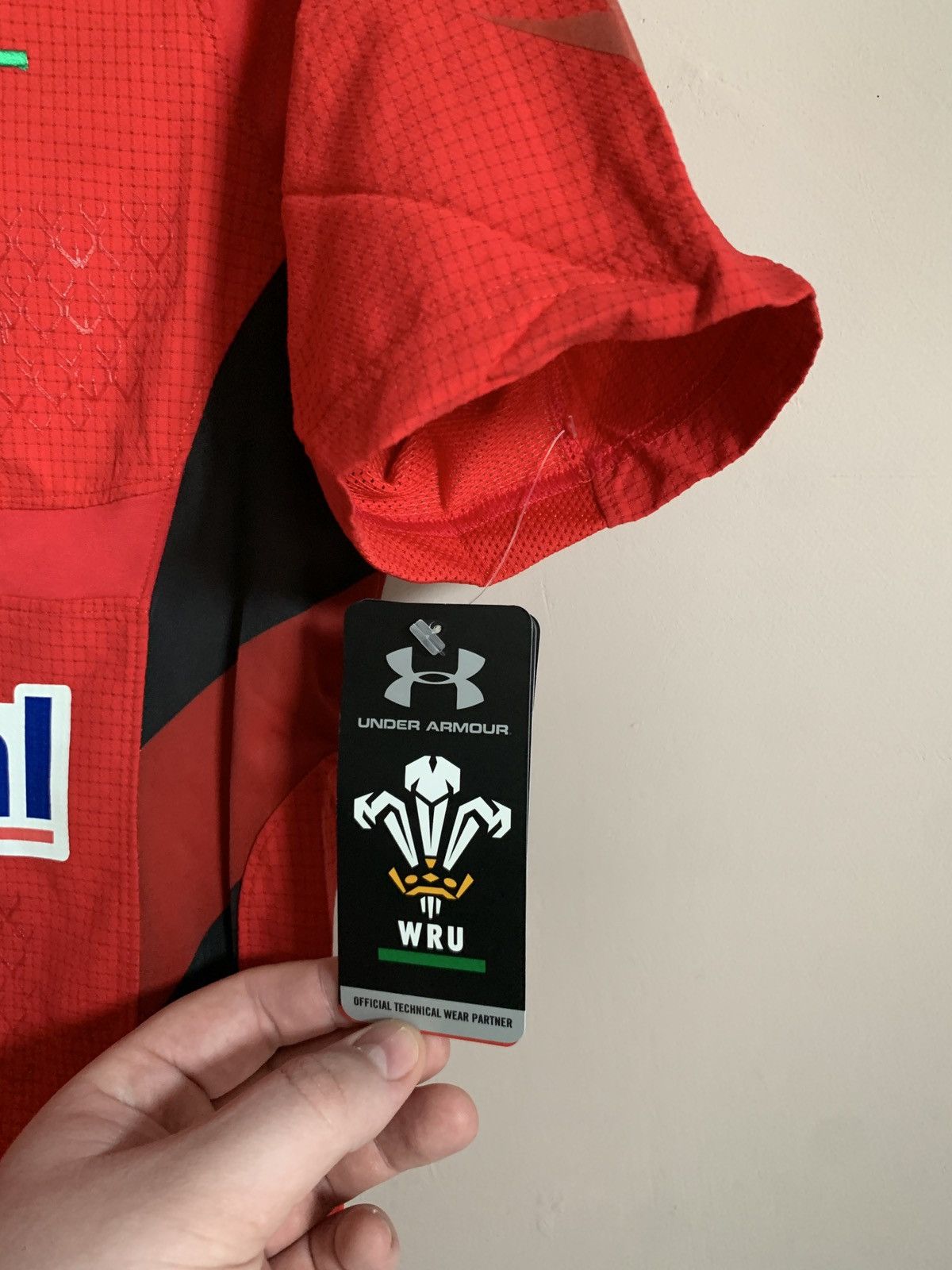 Under Armour Wales Home Rugby Union Shirt Under Armour Jersey Size M #32 Size US M / EU 48-50 / 2 - 5 Thumbnail