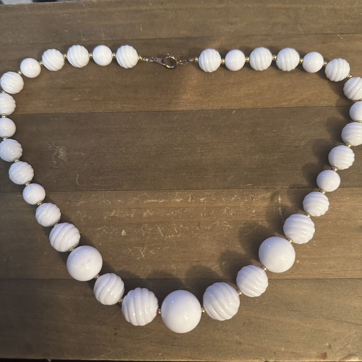 Vintage Vintage white lucite bead necklace Size ONE SIZE - 2 Thumbnail