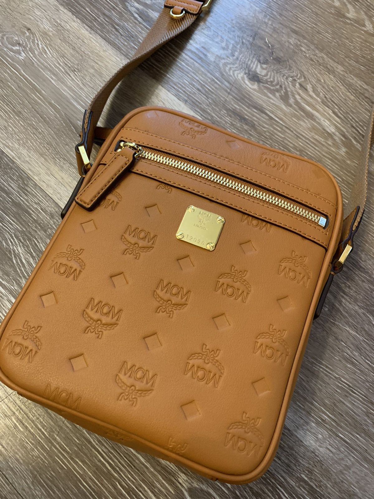 MCM エムシーエム レザー ロゴ 総柄 ゴールド金具 ミニボストンバッグ 楽天市場】【バッグ】MCM エムシーエム ロゴグラム ミニボストン