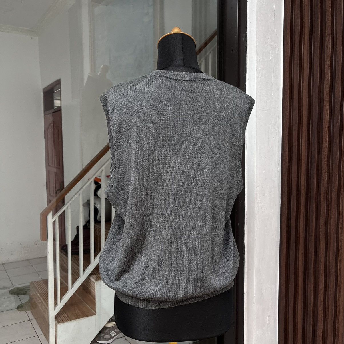 Yves Saint Laurent Yves Saint Laurent Pour Homme Vest Kniwear (unisex) Size US M / EU 48-50 / 2 - 4 Thumbnail