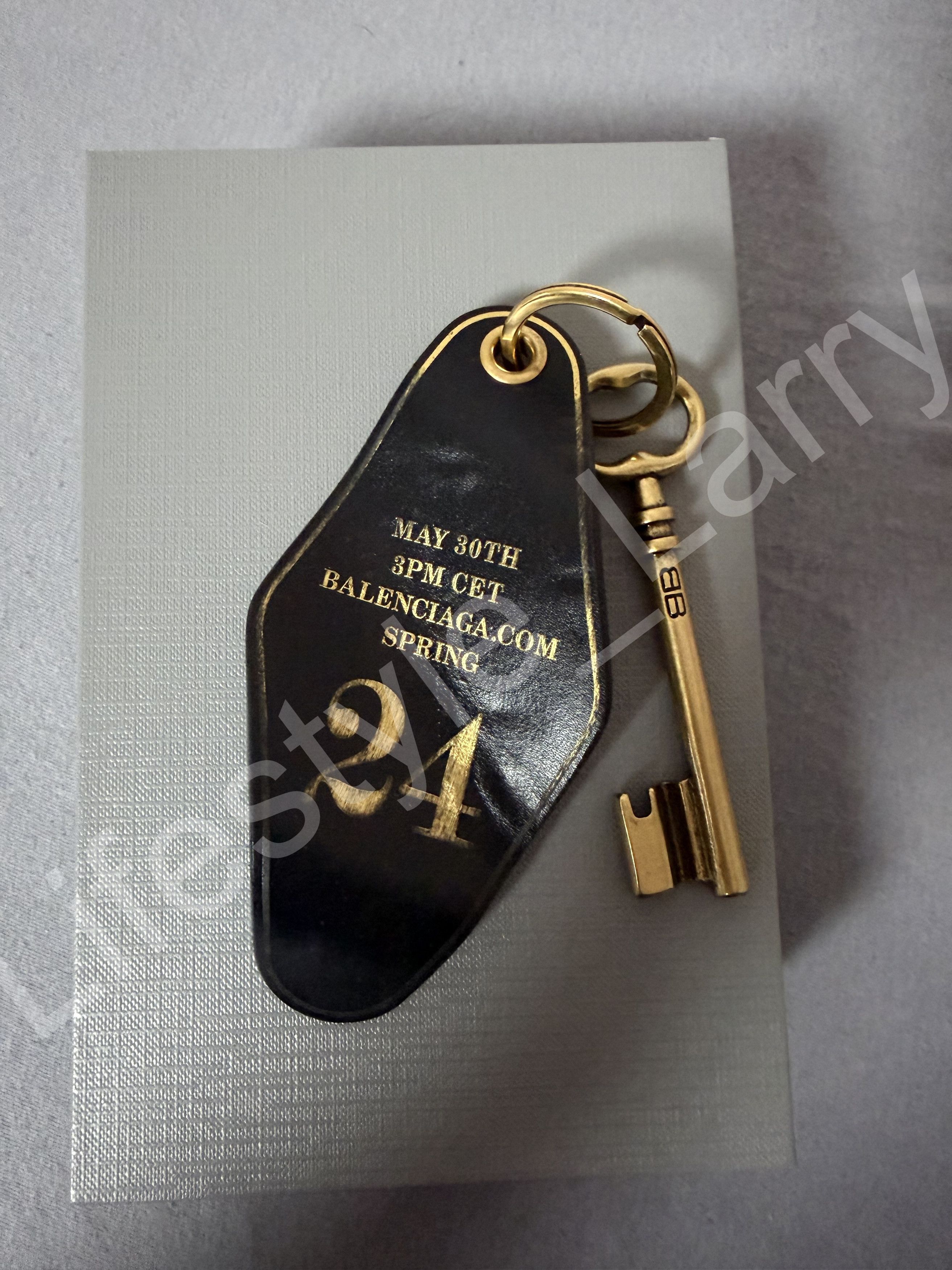 Balenciaga Balenciaga Spring 24 Runway Invitation Key-Ring Charm Size ONE SIZE - 2 Thumbnail