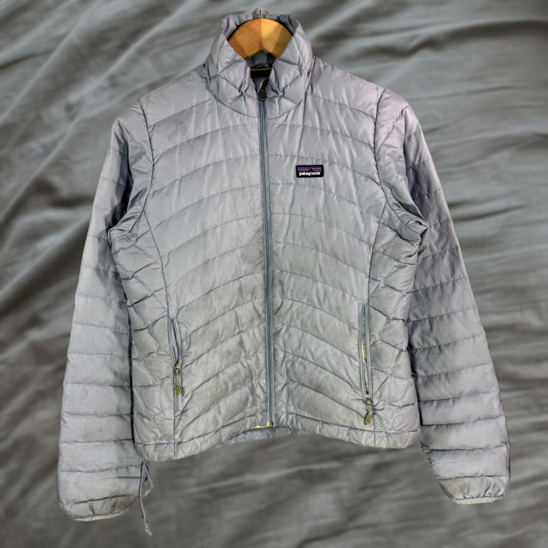 Patagonia Patagonia Jacket Womens Small Quilted Full Zip Insulated Lightweight Outdoors Gray Zip Pockets Packable Casual Travel Women's Small Jacket Size S / US 4 / IT 40 - 1 Thumbnail