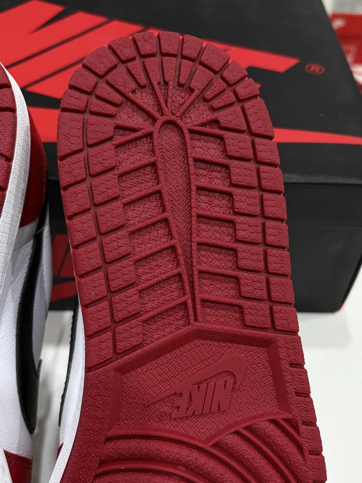 Jordan Brand Jordan 1 Chicago OG Low 2016 Size US 10.5 / EU 43-44 - 10 Thumbnail