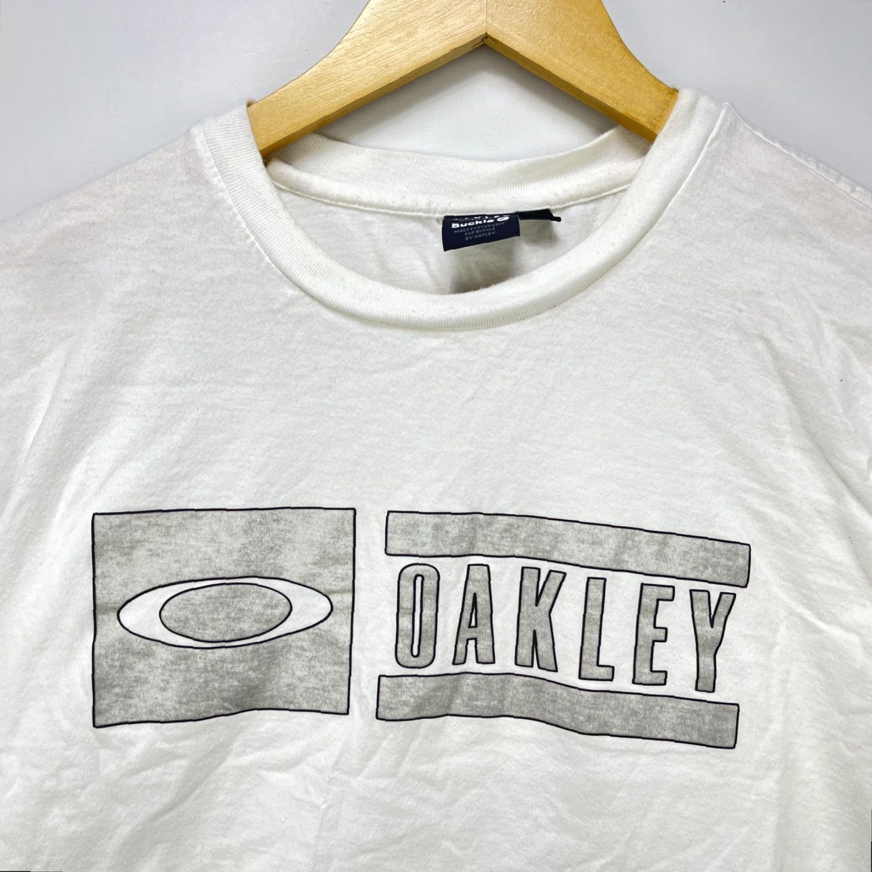 Oakley VINTAGE Oakley T-Shirt XL Mens White Short Sleeve Buckle Made for Buckle Oakley T-Shirt XL Mens White Size US XL / EU 56 / 4 - 2 Thumbnail