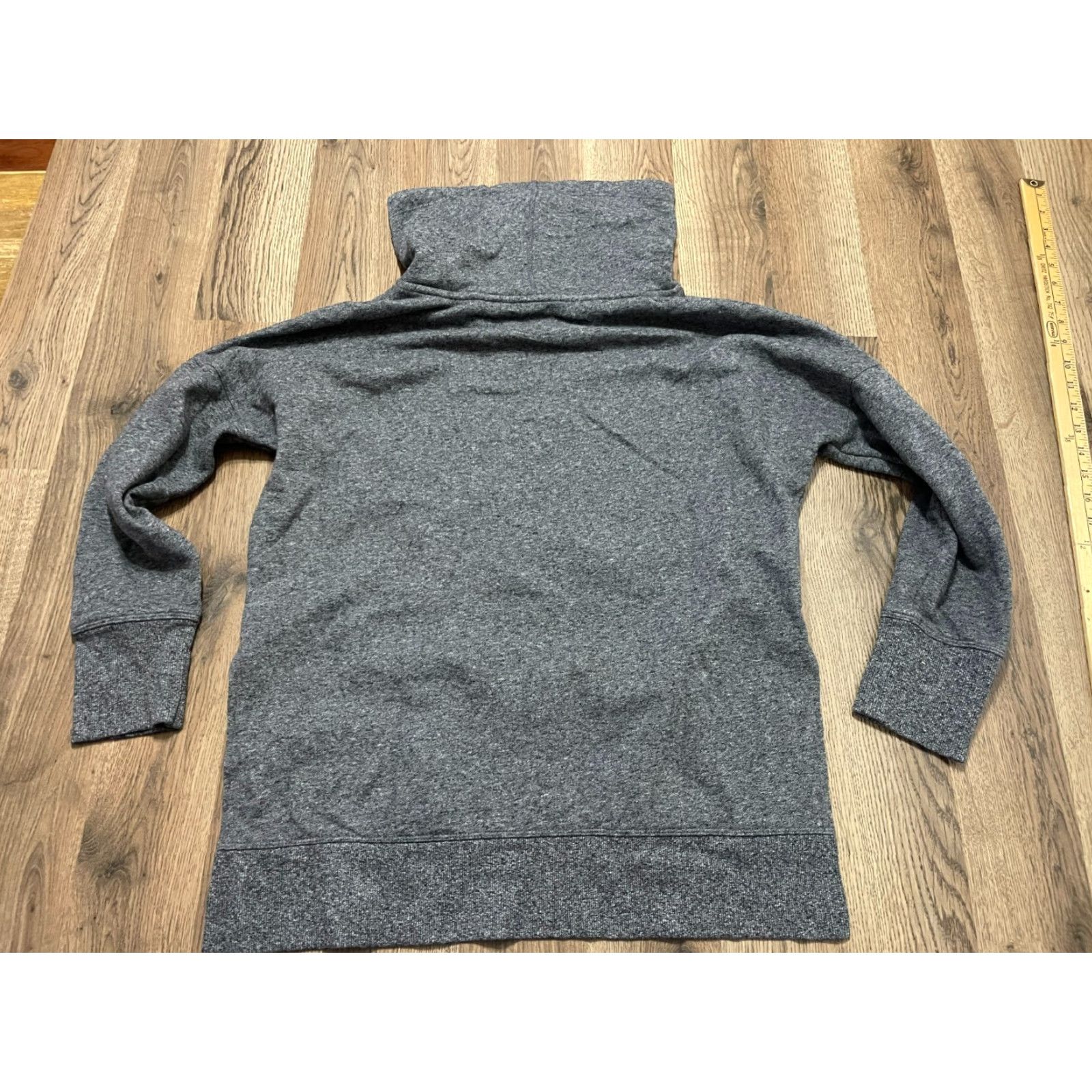 Calvin Klein VINTAGE Calvin Klein Sweater? (No size tag) Gray Turtleneck Long Sleeve Logo Pullover Womens Large? Size L / US 10 / IT 46 - 2 Thumbnail