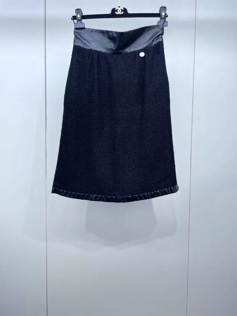 Chanel Chanel Black calfskin stitching skirt 2504-Nextarrow Size 26" / US 2 / IT 38 - 1 Thumbnail