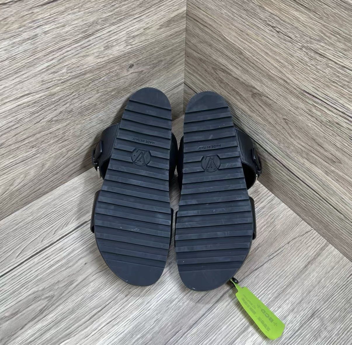 Louis Vuitton Louis Vuitton Bom Dia Black Rainbow Logo Slides J41 Size US 8 / IT 38 - 5 Thumbnail