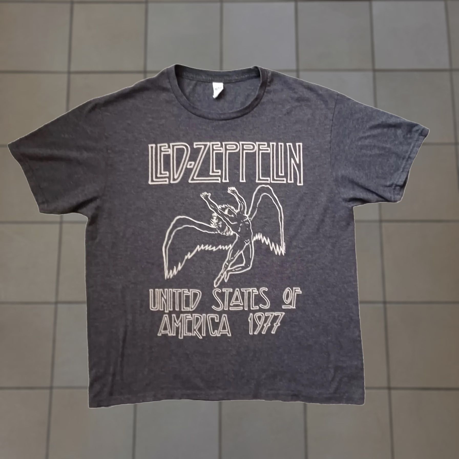 Vintage Led Zeppelin T Shirt Mens XL Gray Rock 2011 United States of America 1977 Graphic Print Crew Neck Short Sleeve Cotton Polyester 707 Mens T-Shirt Size US XL / EU 56 / 4 - 1 Thumbnail