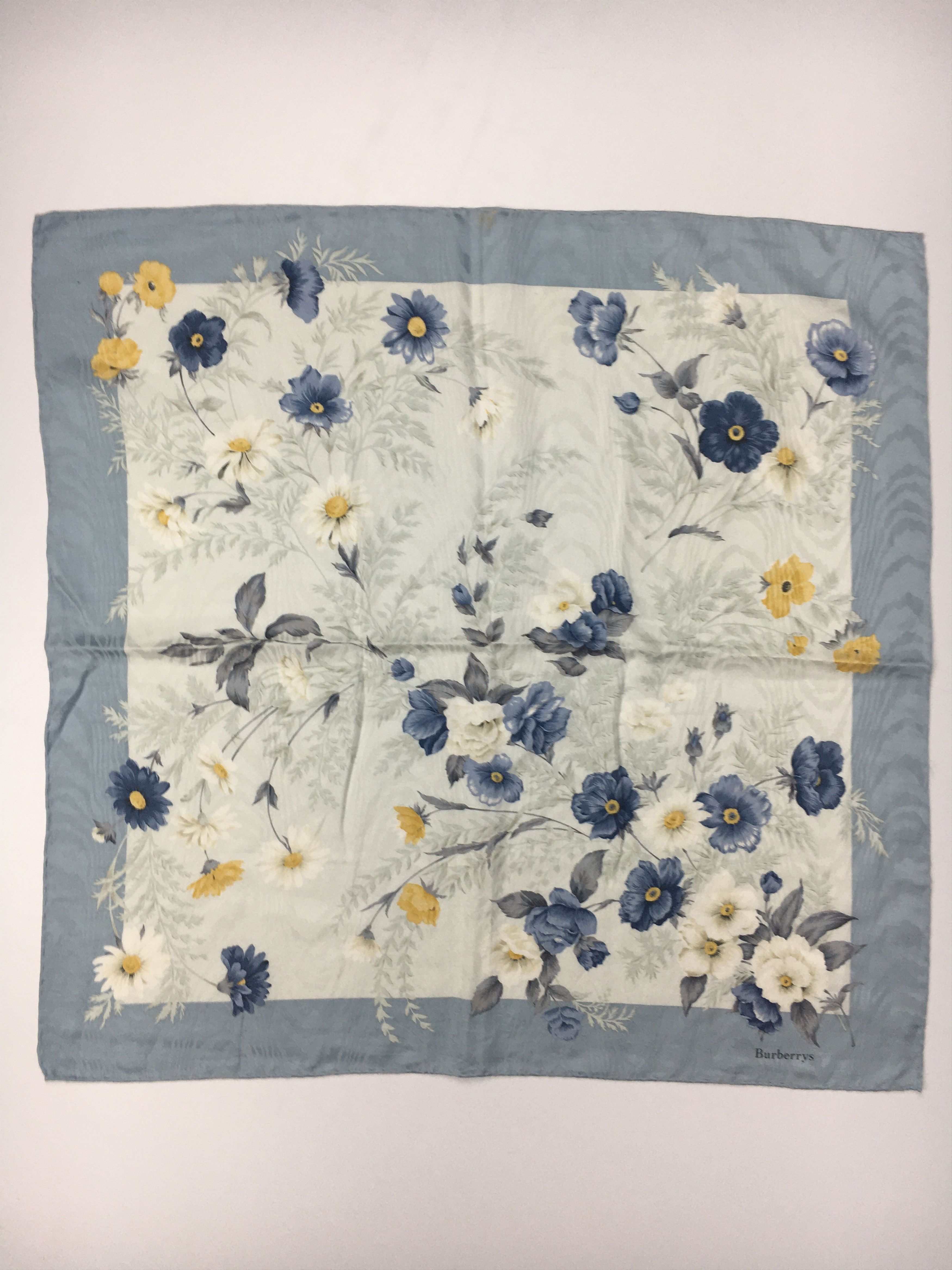 Burberry Vintage Burberrys Handkerchief Bandana Neckerchief HKC0032 Size ONE SIZE - 3 Thumbnail