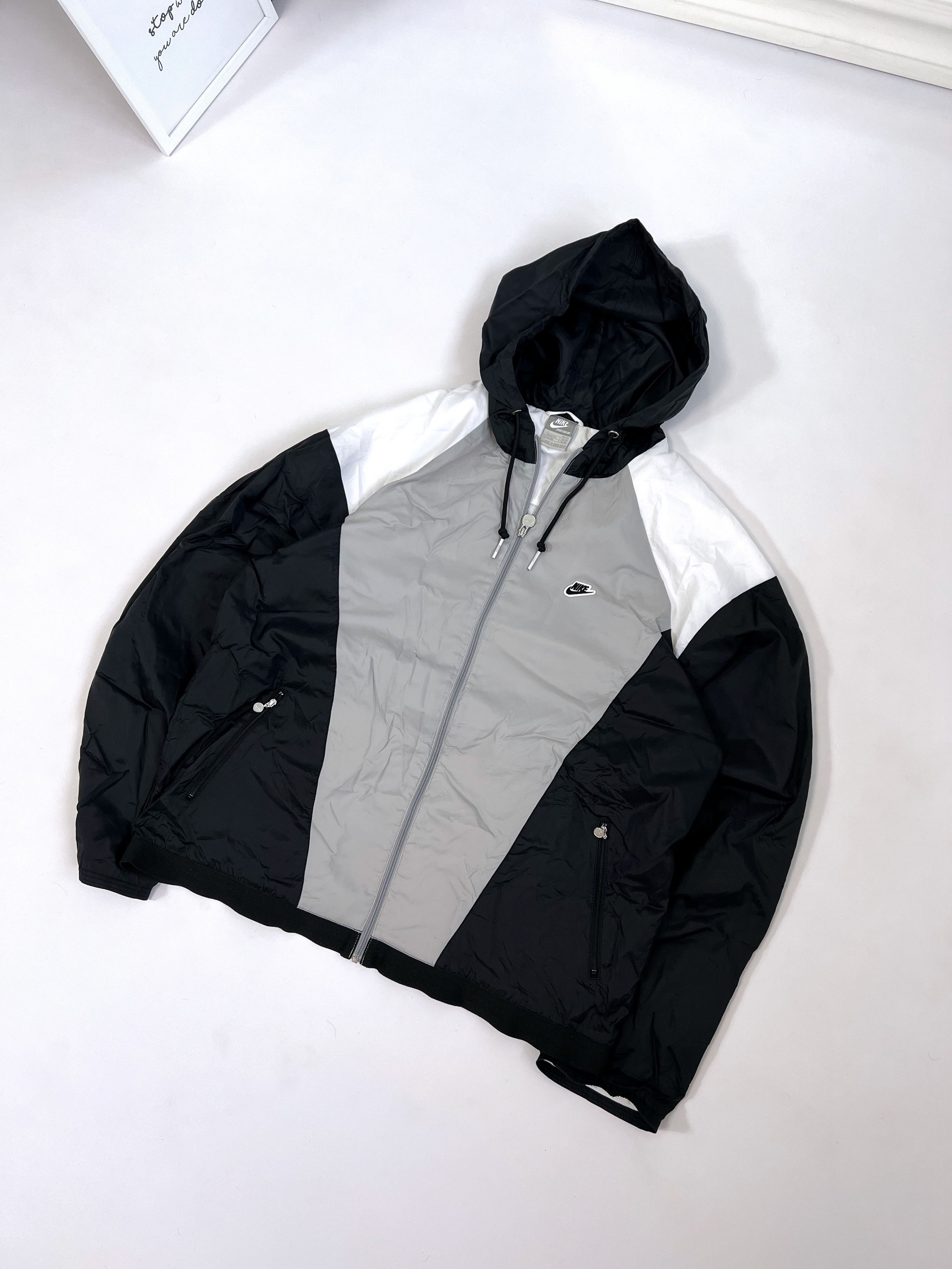 Nike Nike Vintage jacket light, black and white Size US L / EU 52-54 / 3 - 1 Thumbnail