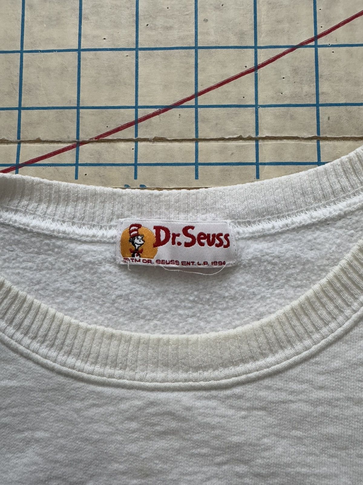 Other × Vintage Vintage 90’s Dr Seuss Crewneck Sweater White Used Fits XL Size US XL / EU 56 / 4 - 10 Thumbnail