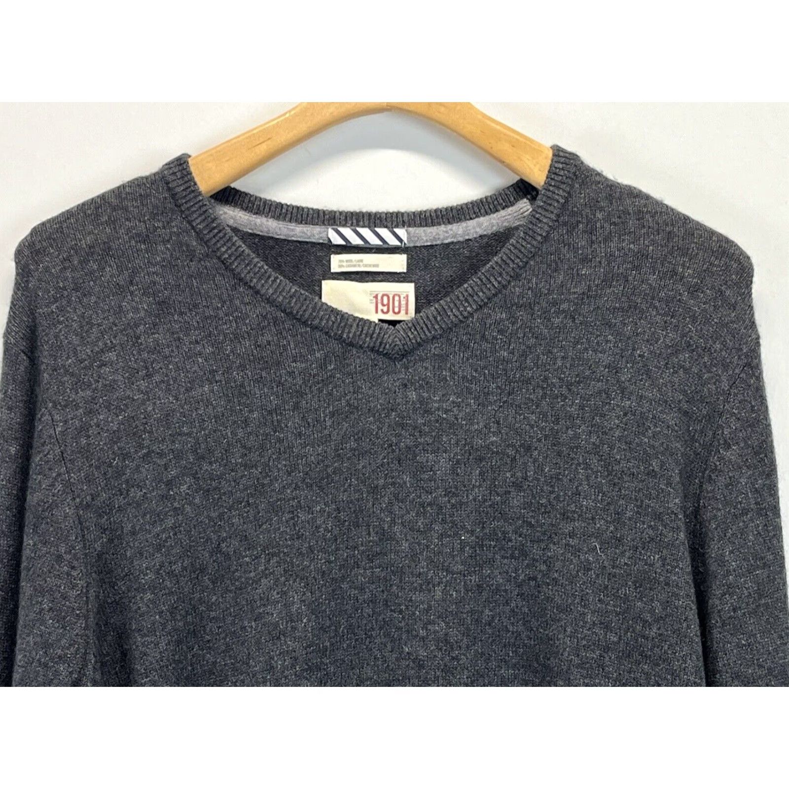 Nordstrom 1901 Mens Cashmere Blend V-Neck Sweater Gray XL Lightweight Pullover Size US XL / EU 56 / 4 - 3 Thumbnail
