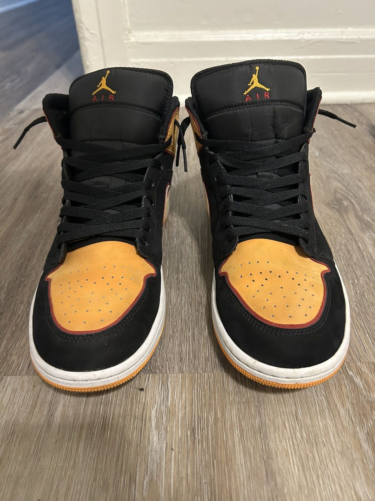 Nike Air Jordan 1 Mid SE ‘Vivid Orange’ Size US 11 / EU 44 - 3 Thumbnail