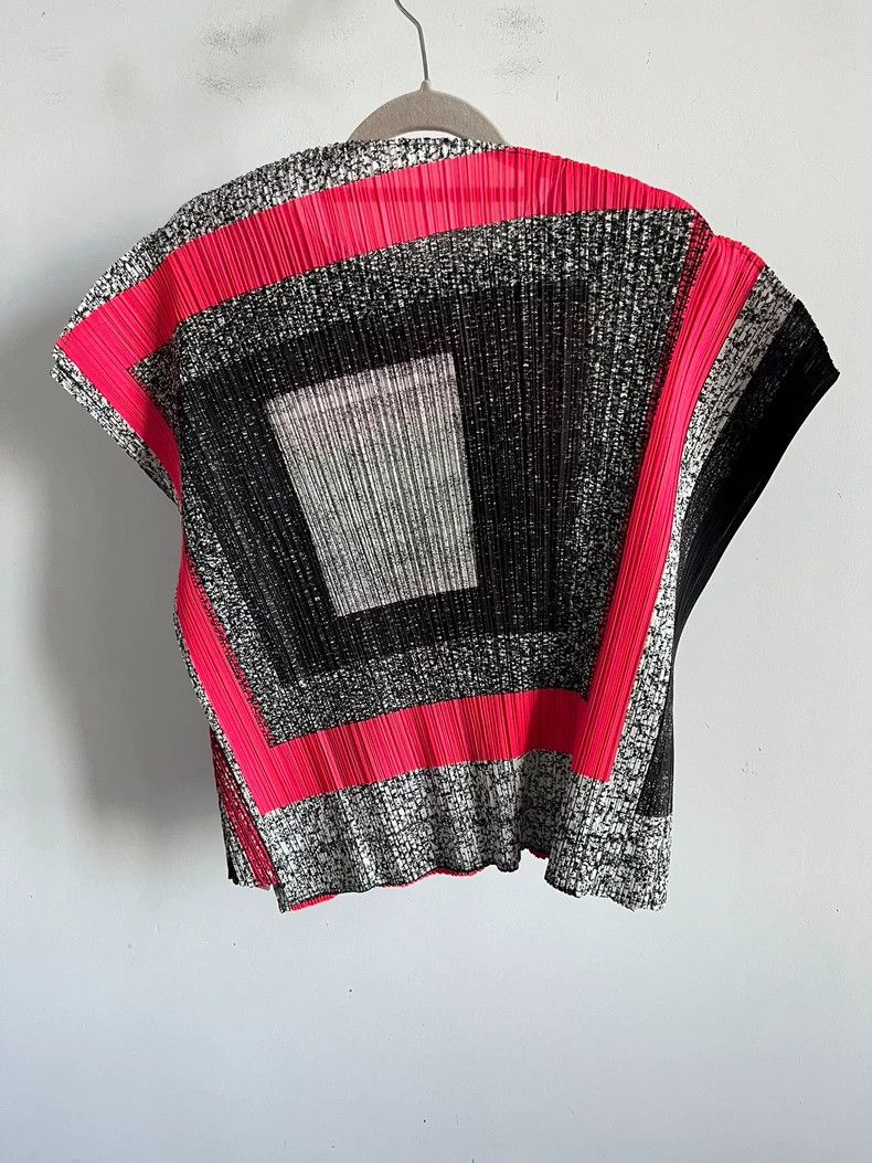 Issey Miyake Issey Miyake size:3 Black and pink Green Mountain Limited Size S / US 4 / IT 40 - 2 Thumbnail